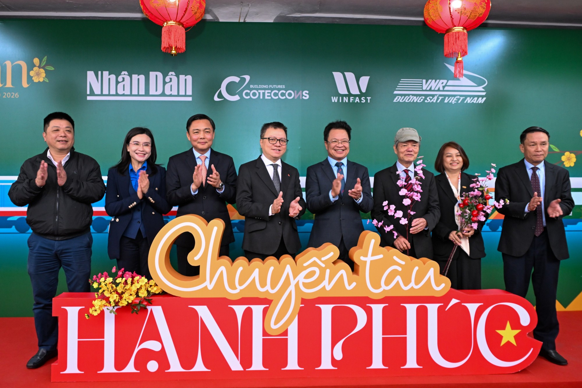 各位代表出席仪式。