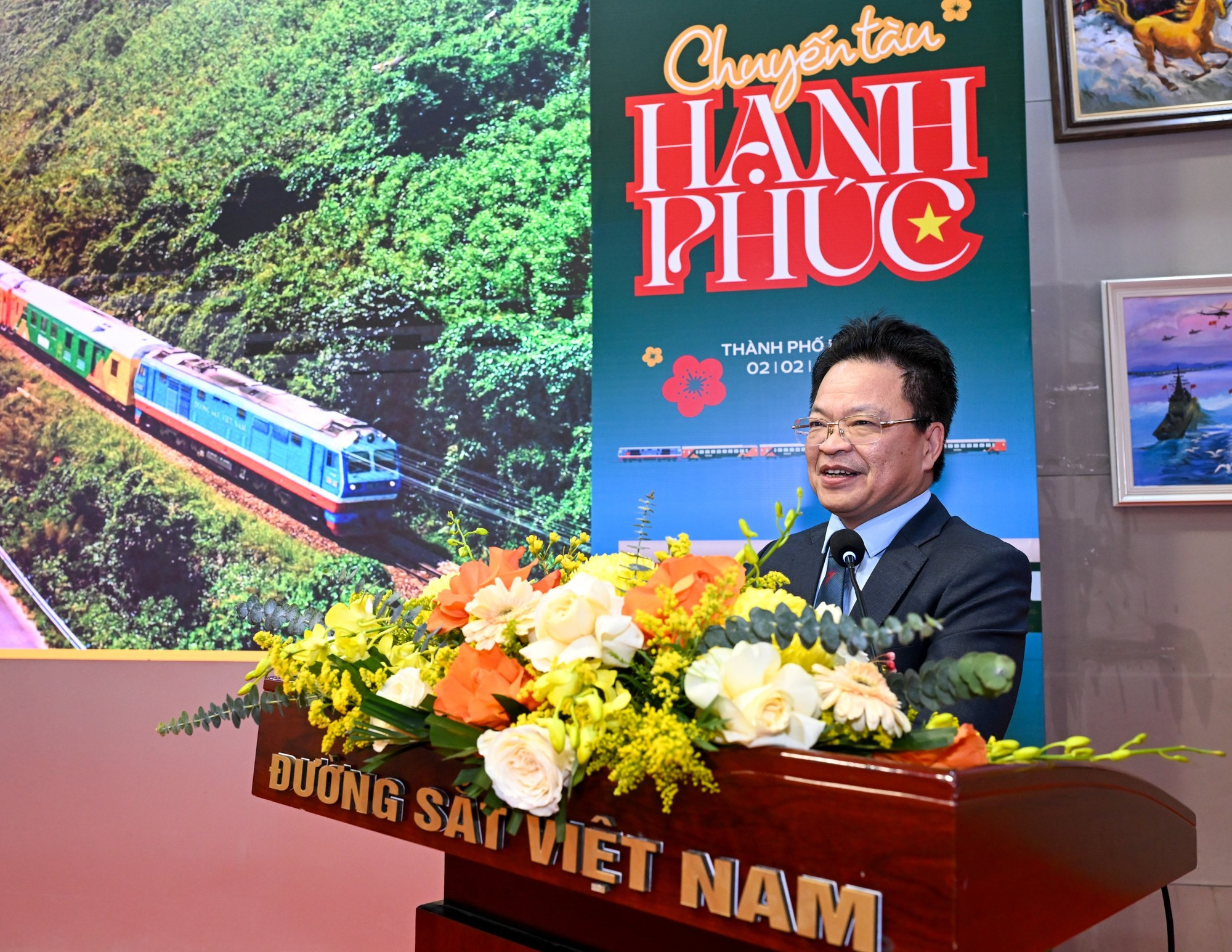 越南铁路总公司董事会主席邓士孟在仪式上发表讲话。