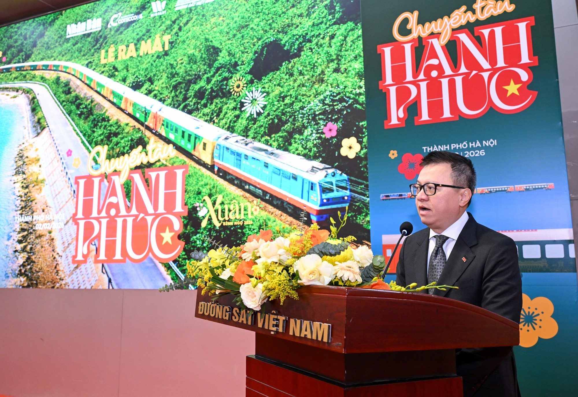 越共中央委员、《人民报》社总编辑、越南宣教与民运部副部长、越南新闻工作者协会主席黎国明在仪式上发表讲话。