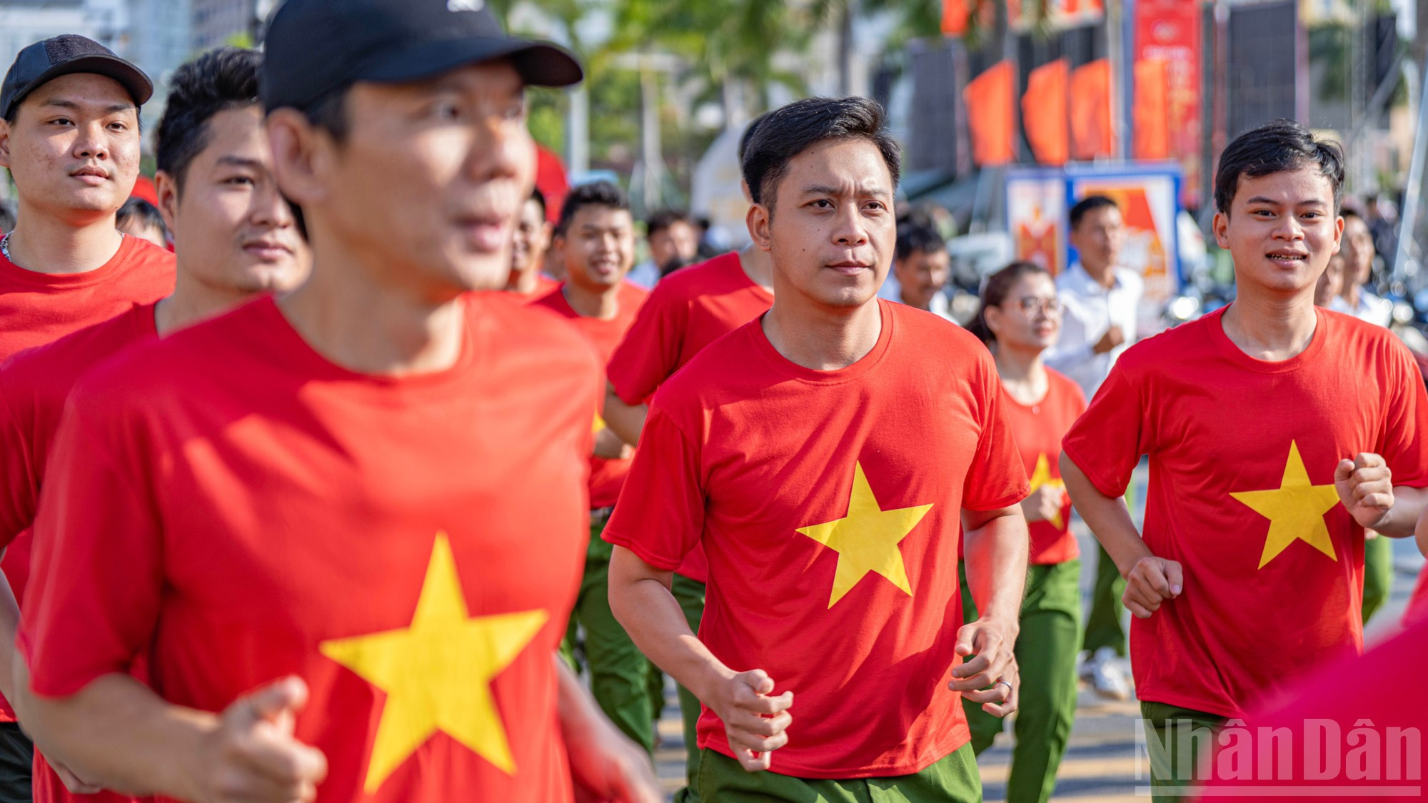 岘港:3.8万人参加“2026年奥林匹克跑步日”活动,弘扬运动精神 ảnh 12 岘港:3.8万人参加“2026年奥林匹克跑步日”活动,弘扬运动精神 ảnh 12