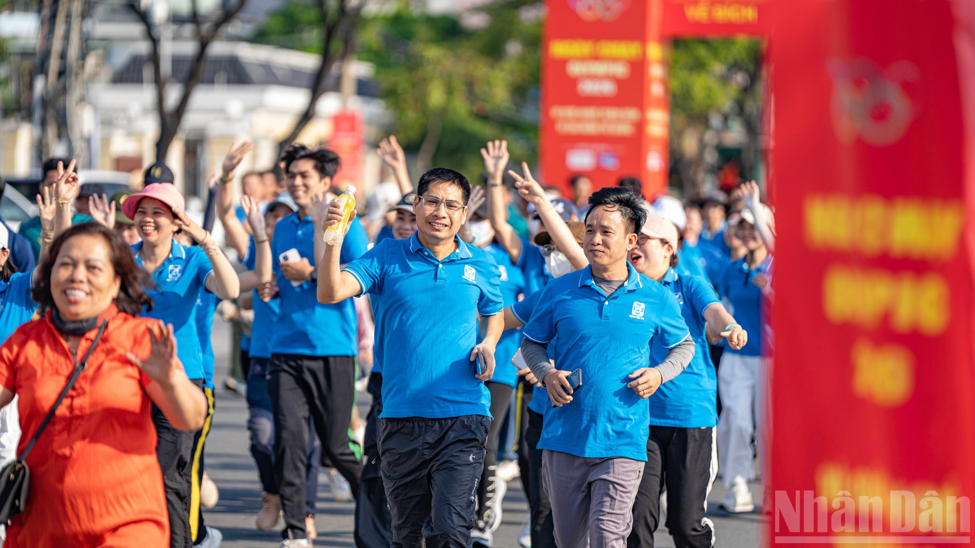 岘港:3.8万人参加“2026年奥林匹克跑步日”活动,弘扬运动精神 ảnh 8 岘港:3.8万人参加“2026年奥林匹克跑步日”活动,弘扬运动精神 ảnh 8