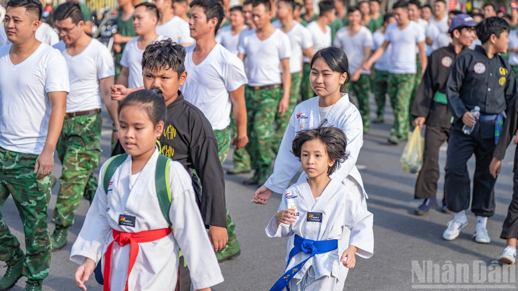 岘港:3.8万人参加“2026年奥林匹克跑步日”活动,弘扬运动精神 ảnh 13 岘港:3.8万人参加“2026年奥林匹克跑步日”活动,弘扬运动精神 ảnh 13