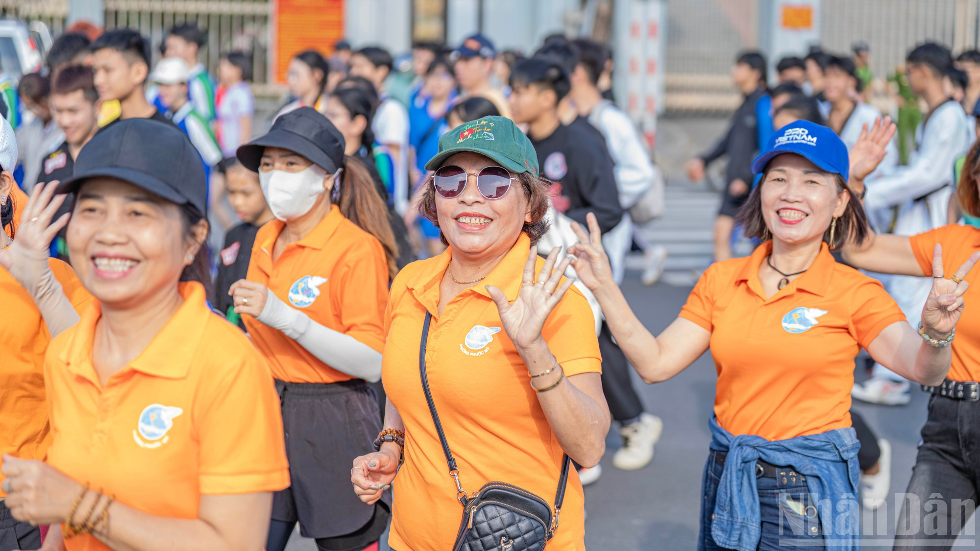 岘港:3.8万人参加“2026年奥林匹克跑步日”活动,弘扬运动精神 ảnh 14 岘港:3.8万人参加“2026年奥林匹克跑步日”活动,弘扬运动精神 ảnh 14