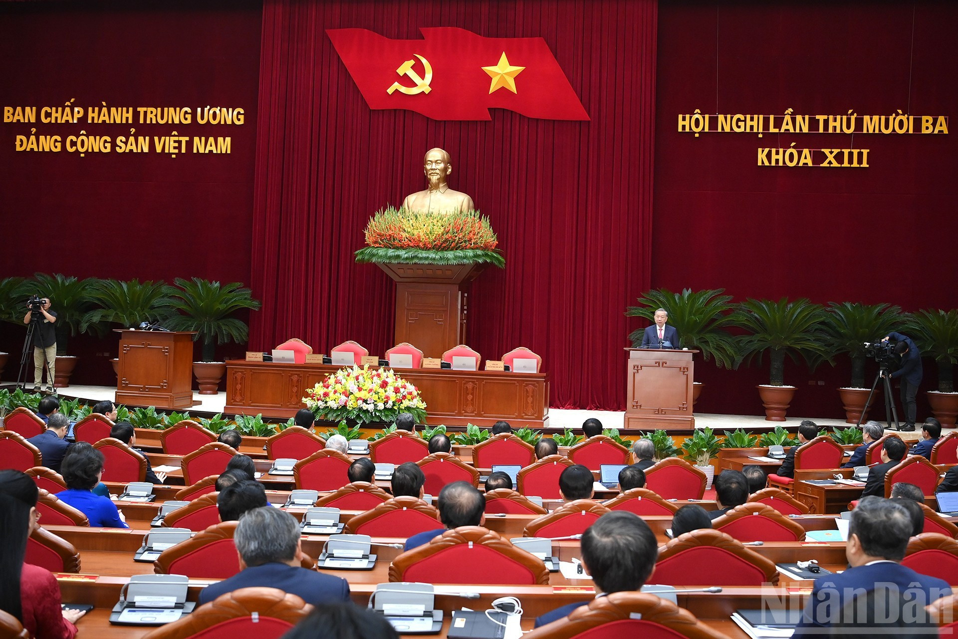越南共产党第十三届中央委员会第十三次会议闭幕会。 越南共产党第十三届中央委员会第十三次会议闭幕会。