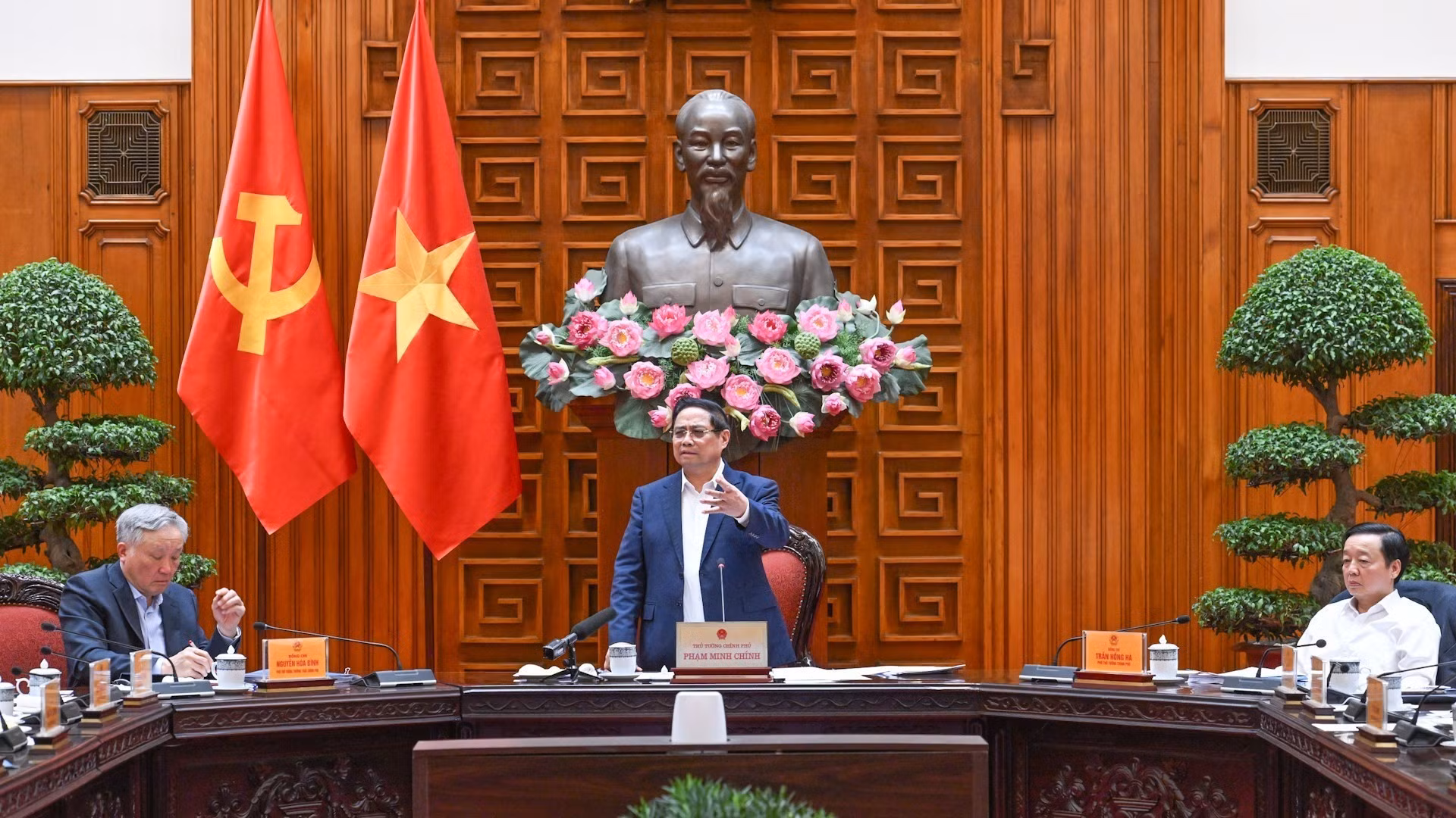 范明正总理主持召开有关铁路项目的政府常务会议【组图】