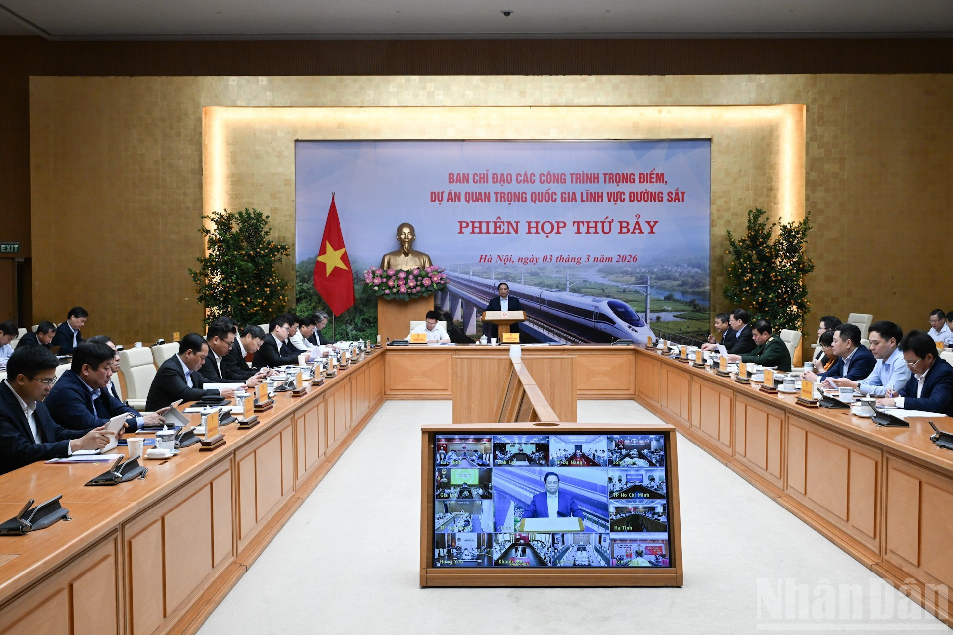 会议主会场设在政府总部，并与铁路项目经过的21个省市进行视频连线。