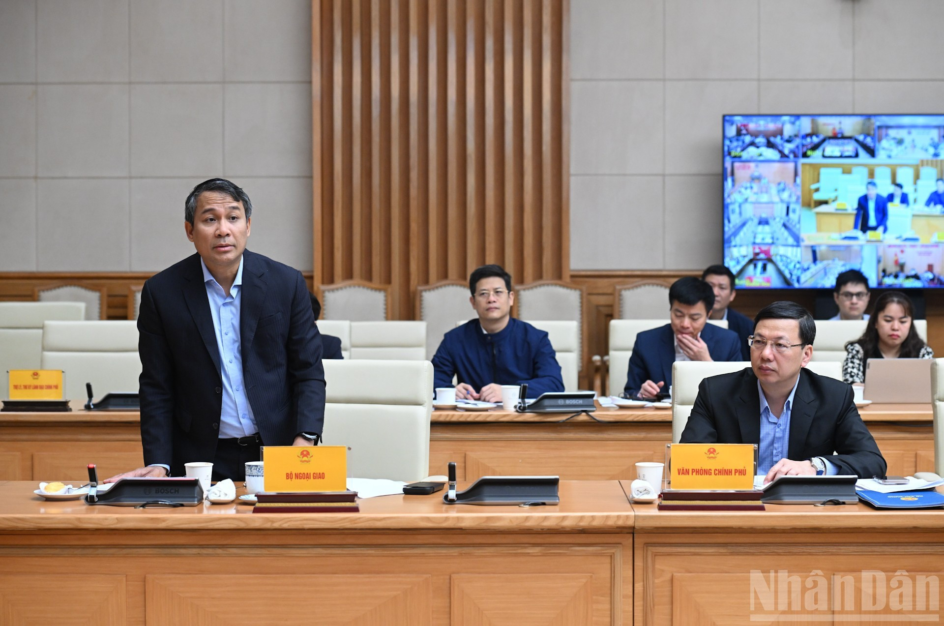 外交副部长阮明宇在会上发表讲话。