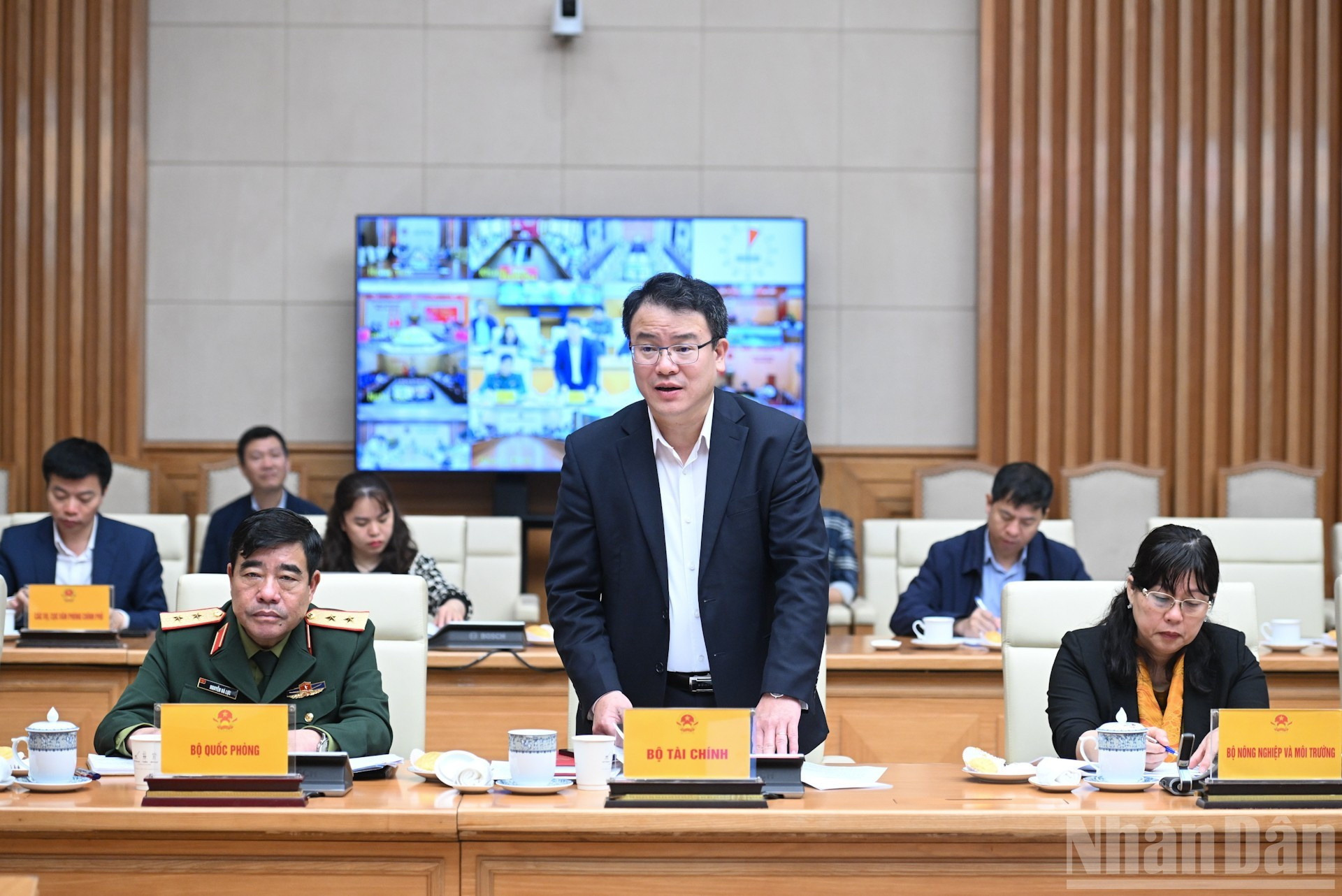 财政部副部长陈国方在会上发表讲话。