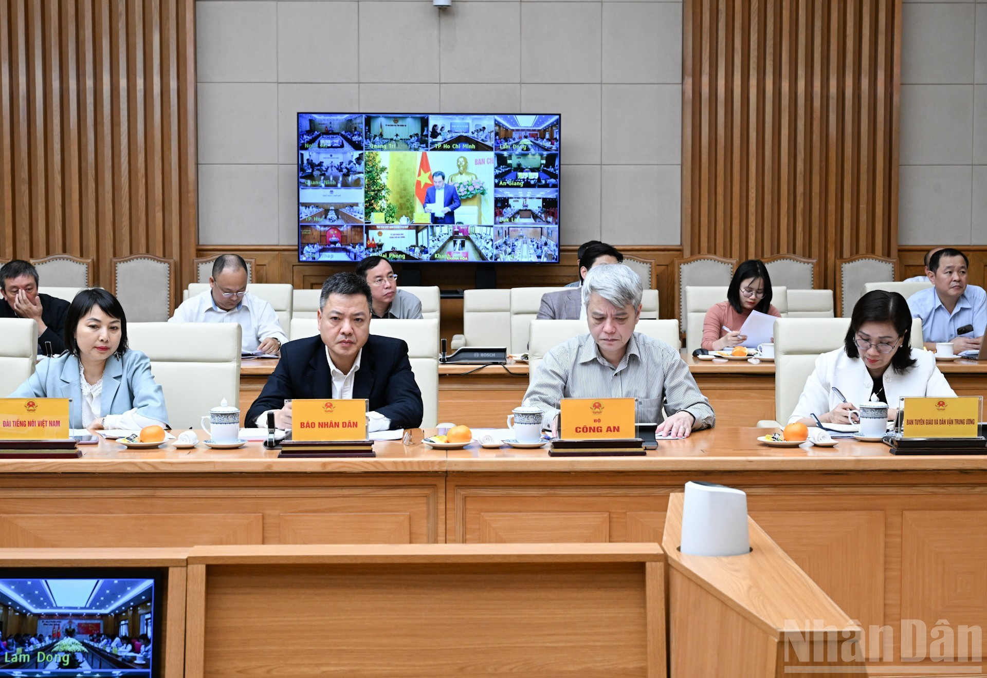 与会代表出席会议。