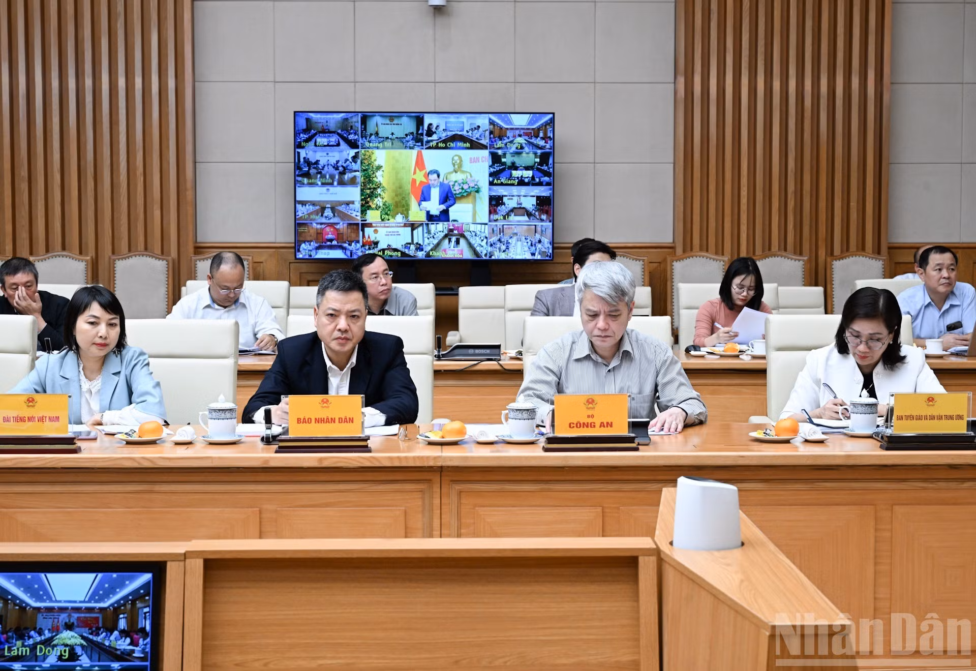 与会代表出席会议。