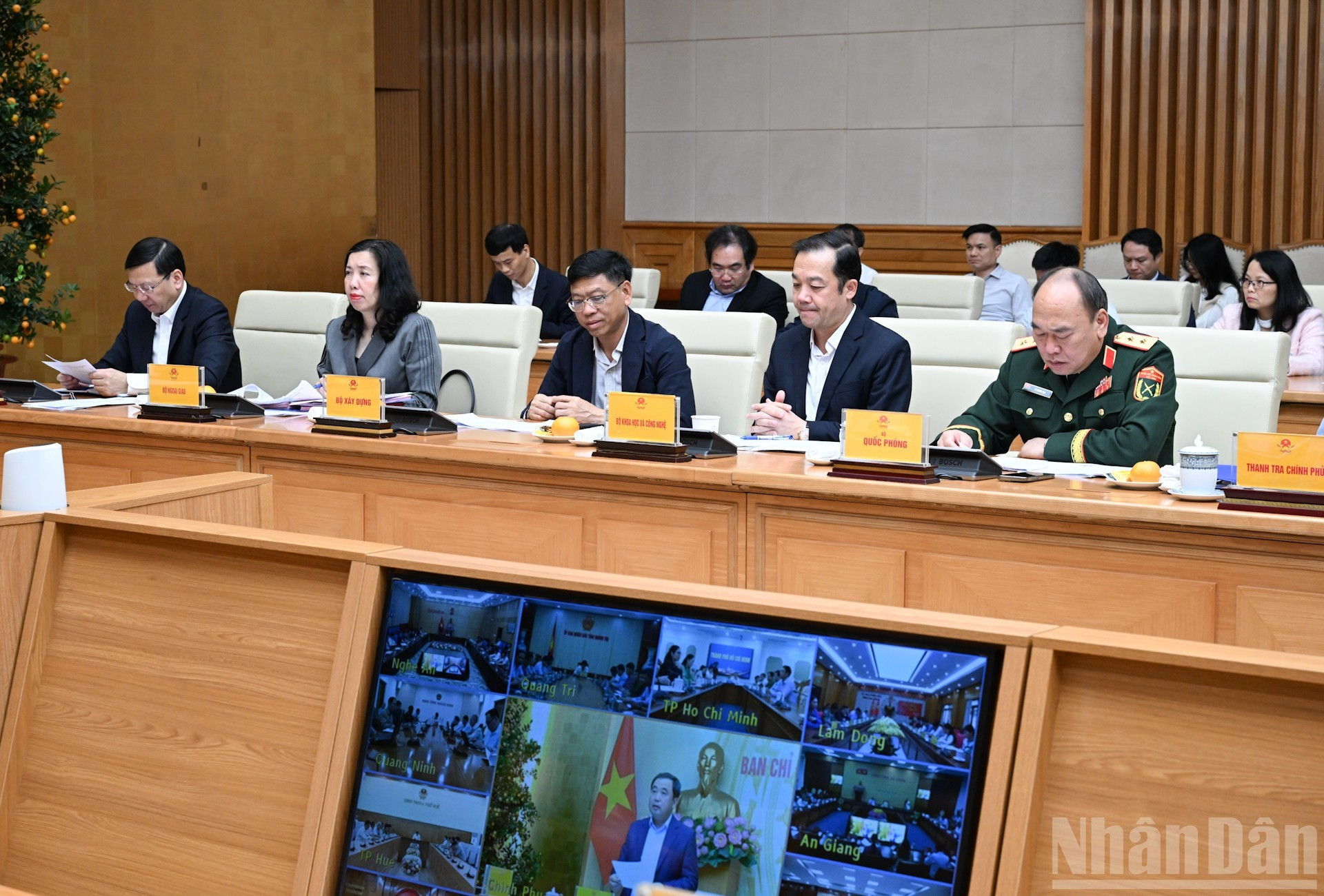 与会代表出席会议。