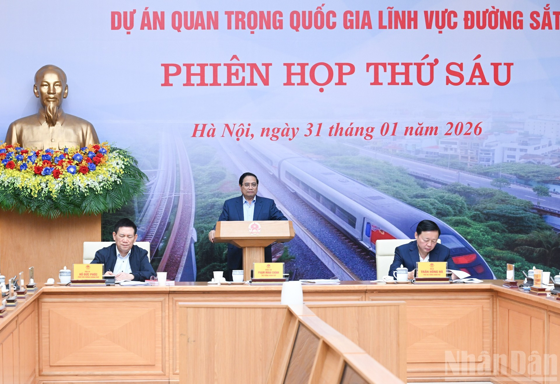 范明正总理在会上发表讲话。