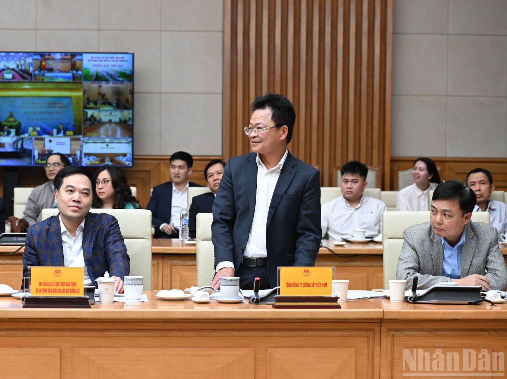 越南铁路总公司董事长邓士孟在会上发表讲话。