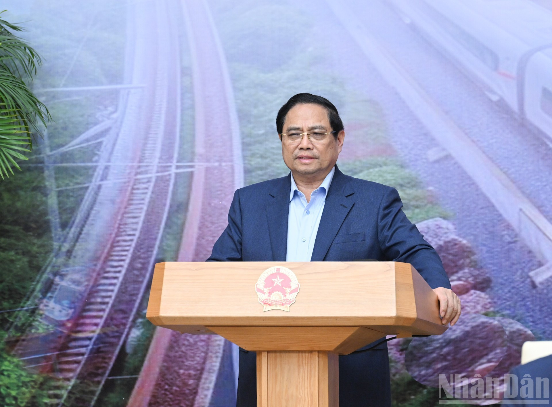 范明正总理在会上发表指导性讲话。