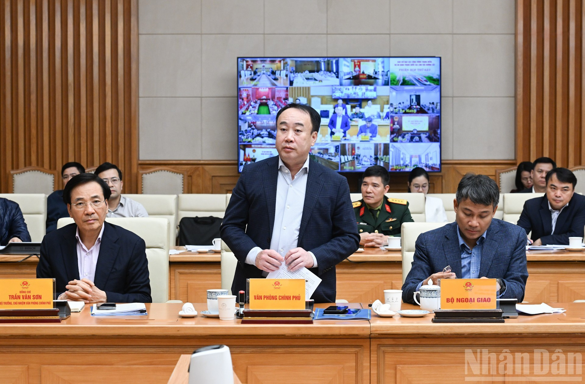 政府办公厅副主任阮士侠在会上发表讲话。