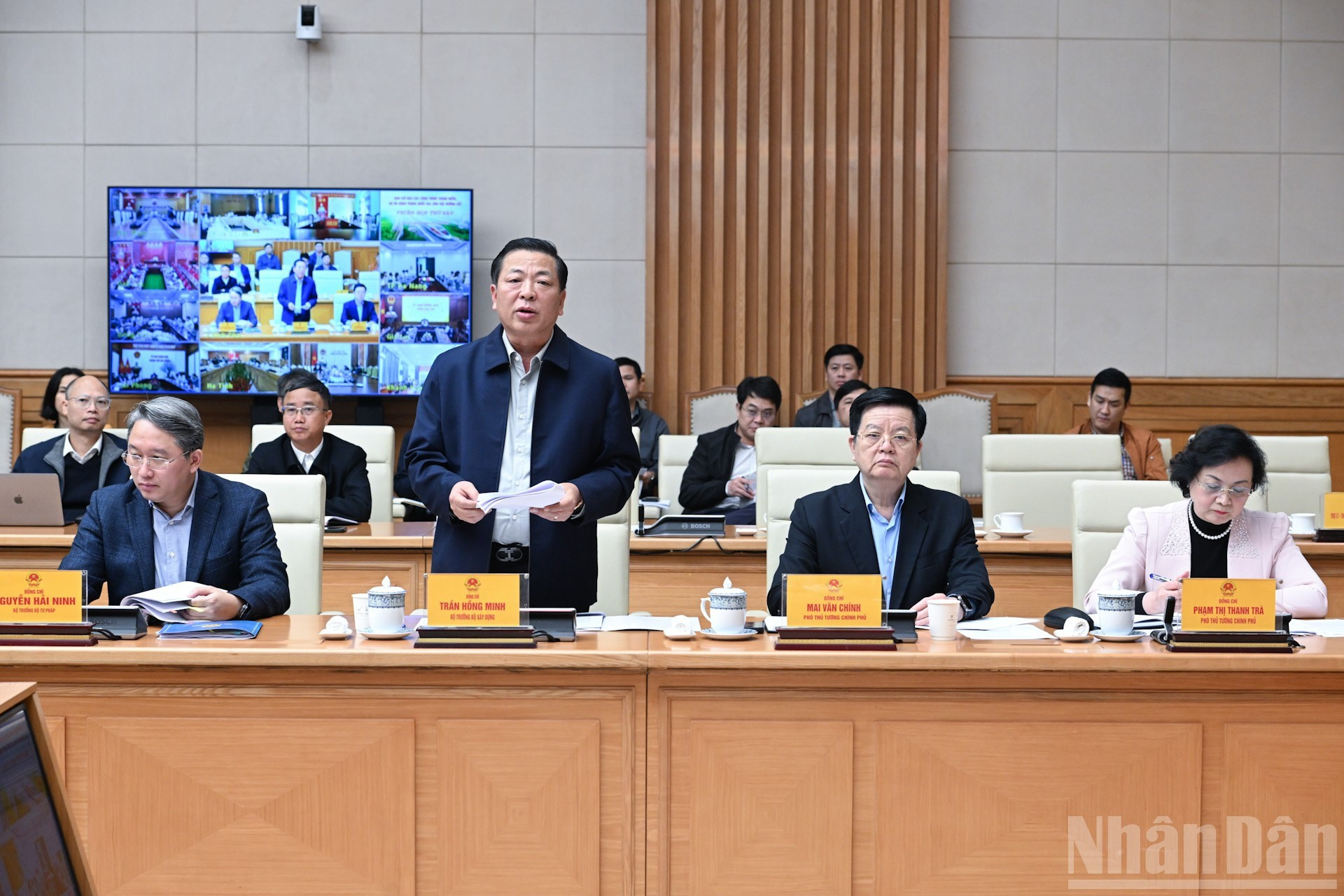 建设部部长陈鸿明在会上发表讲话。