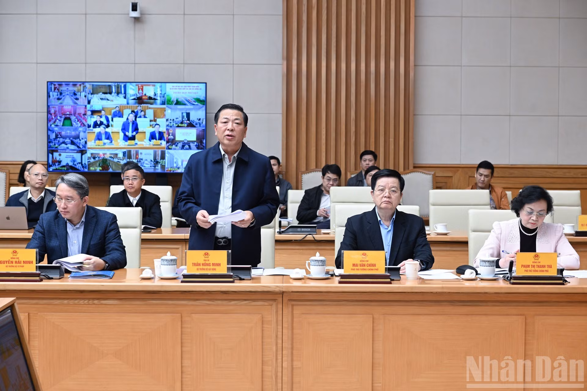 建设部部长陈鸿明在会上发表讲话。