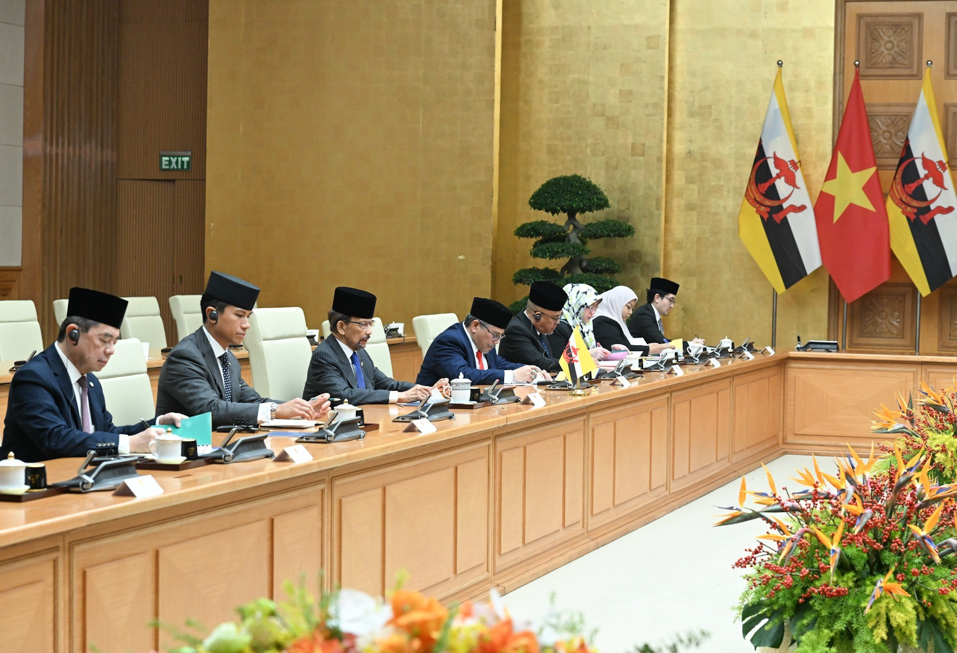 文莱苏丹哈吉·哈桑纳尔·博尔基亚以及文莱代表团的各位成员。