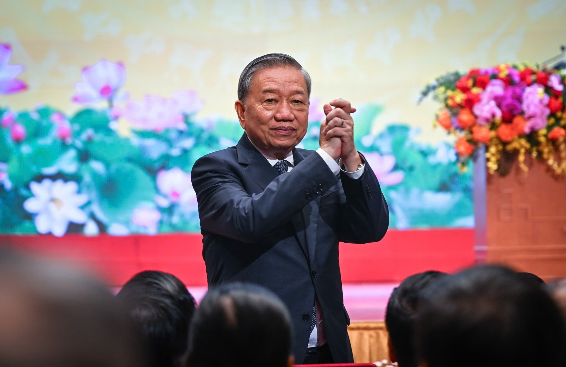 苏林总书记出席见面会。