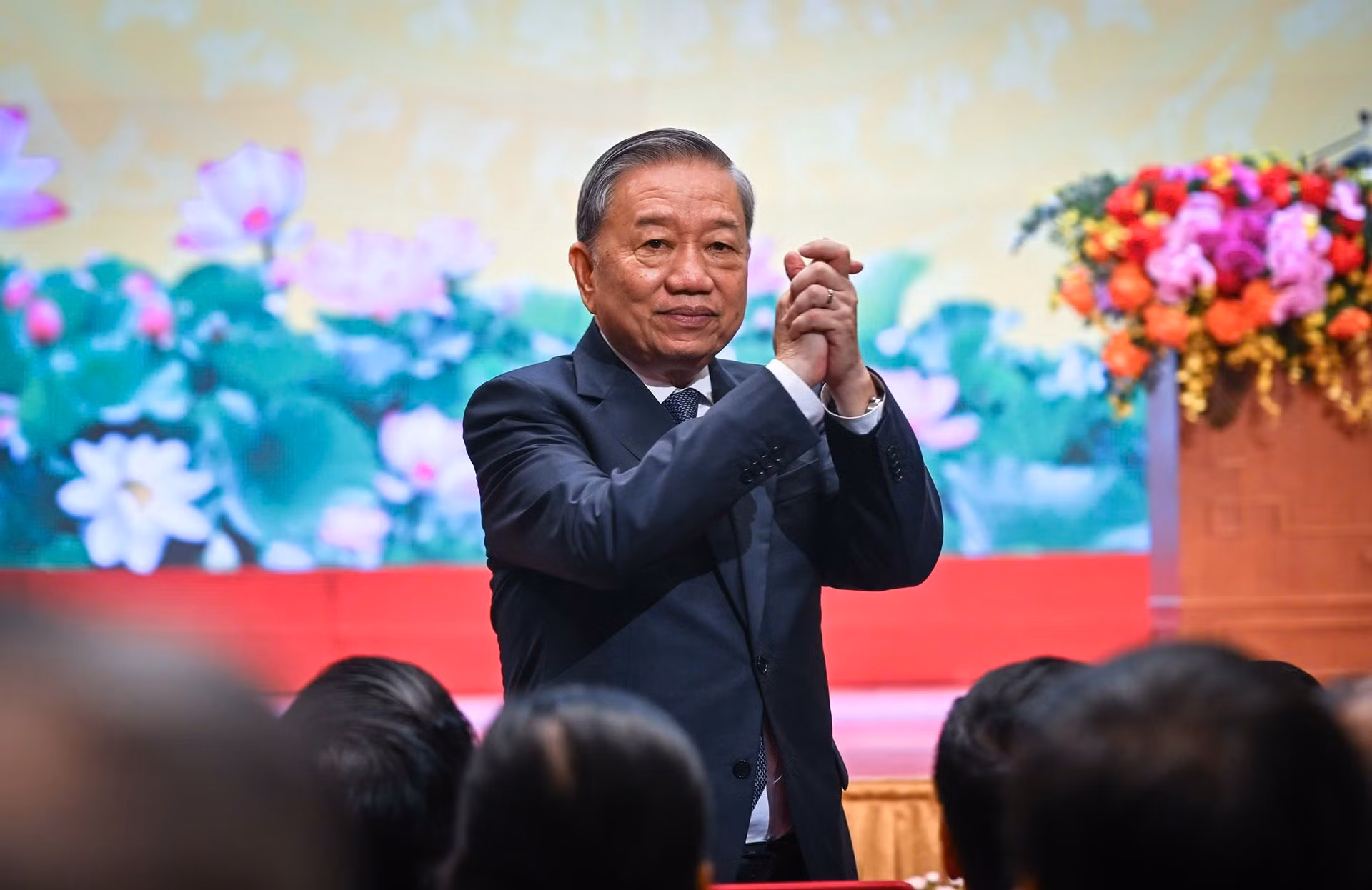 苏林总书记出席见面会。