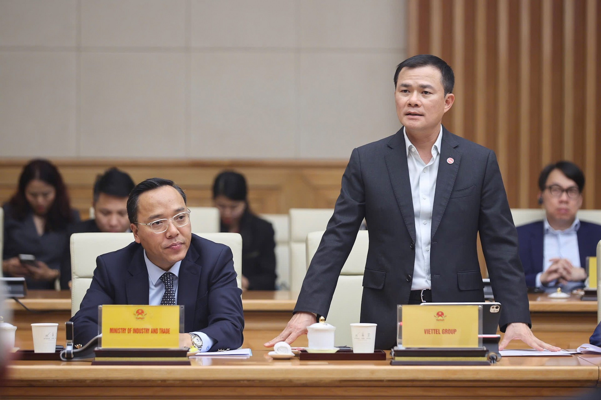 越南军队电信工业集团（Viettel） 董事长兼总经理曹德胜在会上发表讲话。