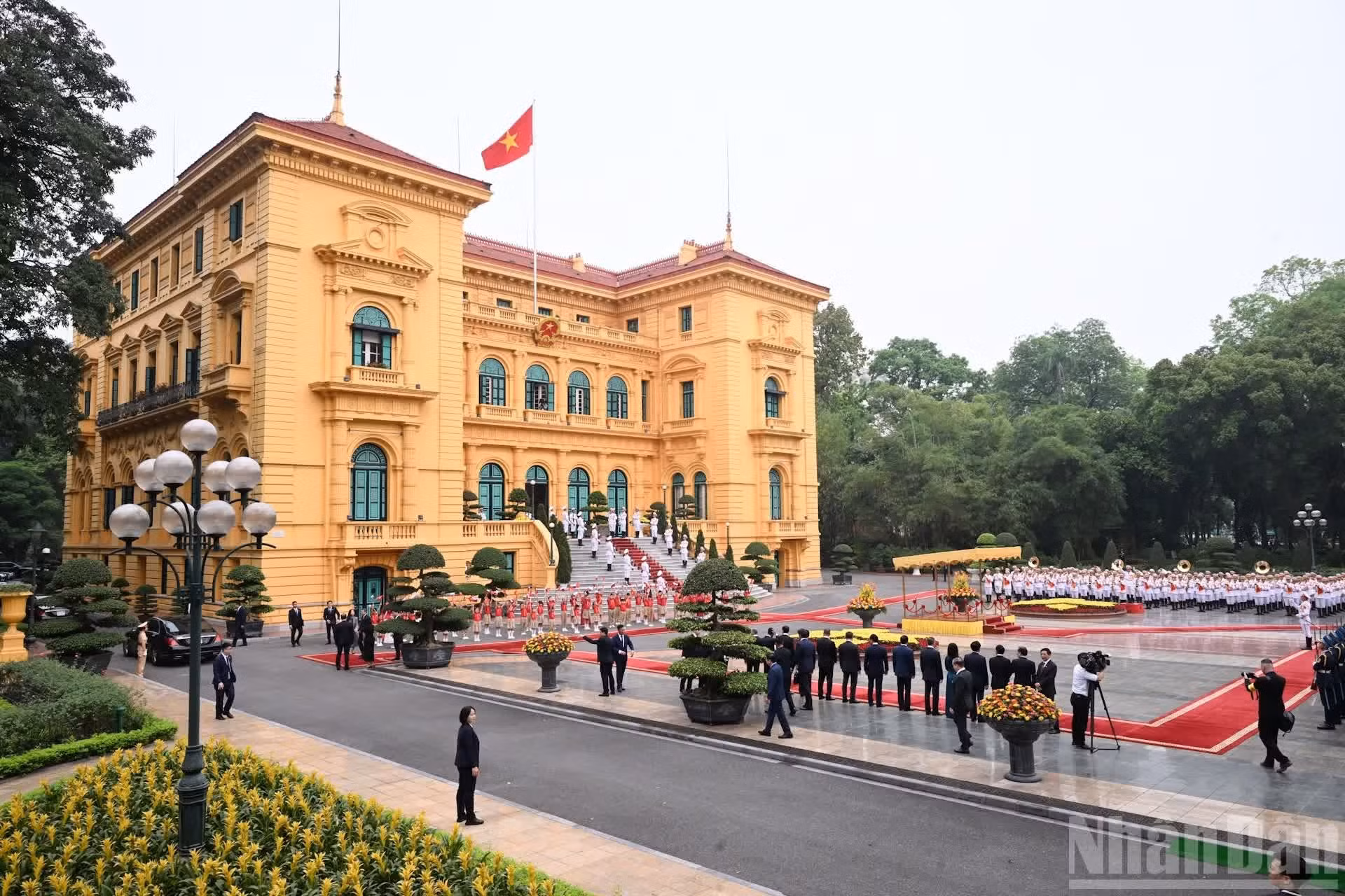 斯洛伐克总理访越的欢迎仪式在主席府举行。