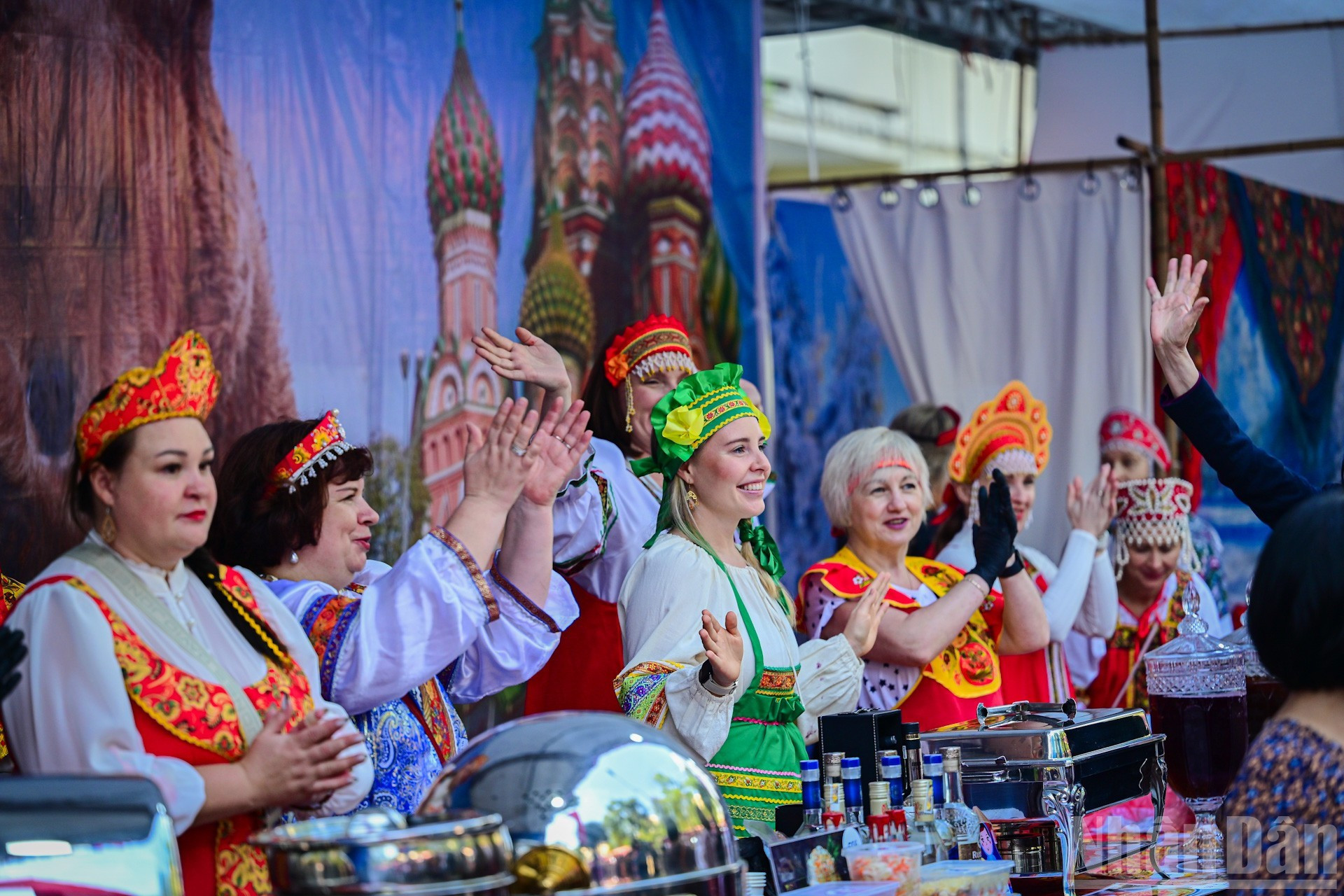 俄罗斯朋友对本国独特的文化和美食充满热情和魅力。