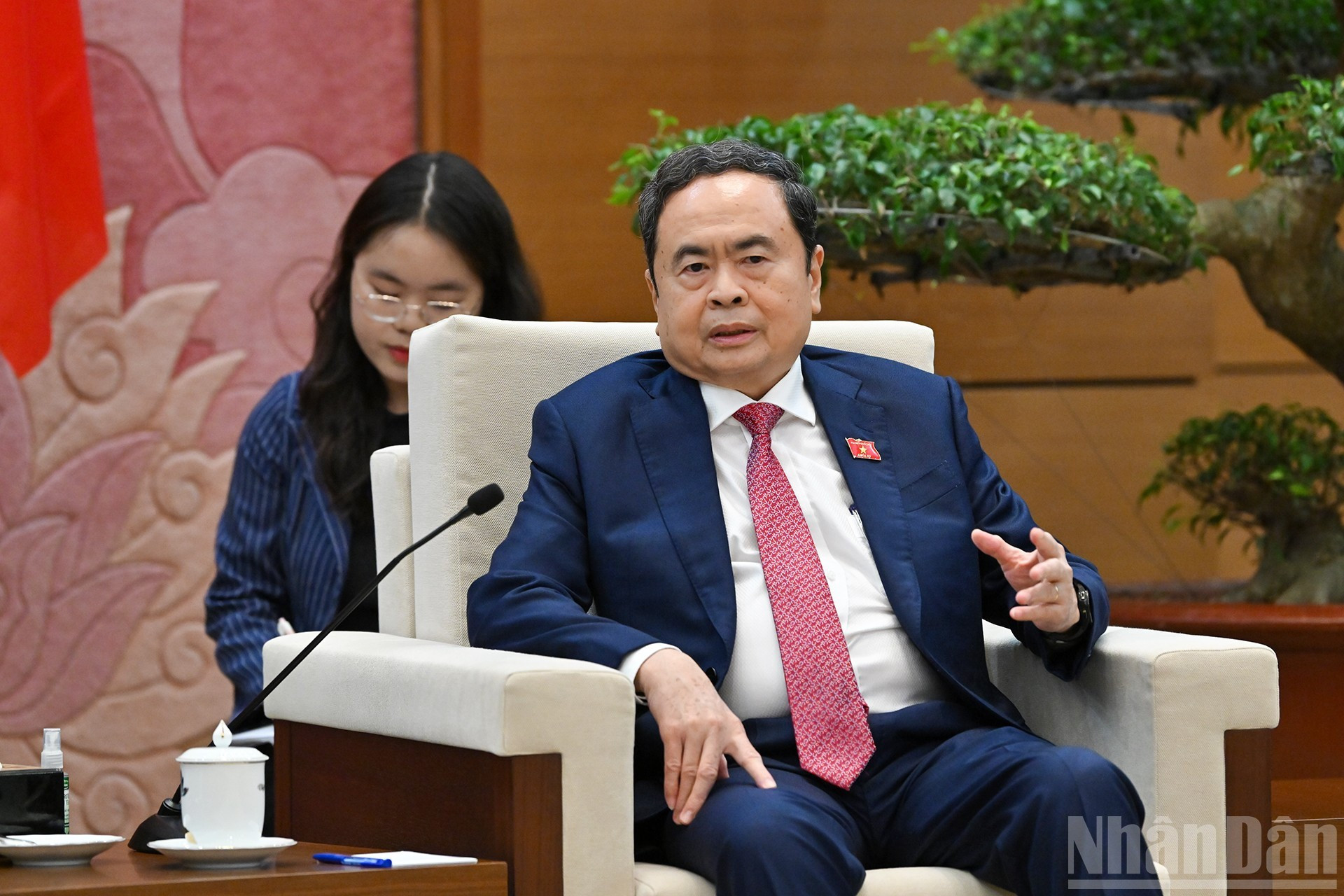 国会主席陈青敏在会上发表讲话。 国会主席陈青敏在会上发表讲话。