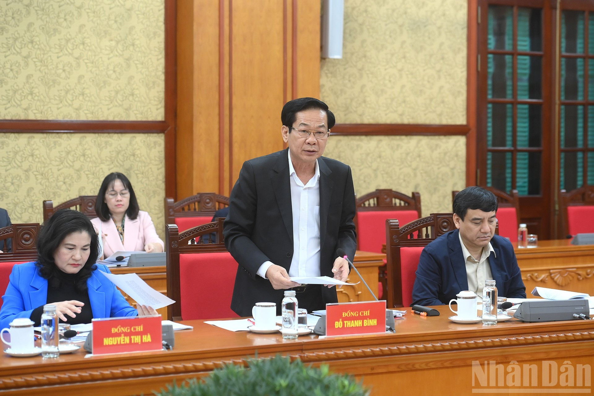 内务部部长杜青平在会上发表讲话。