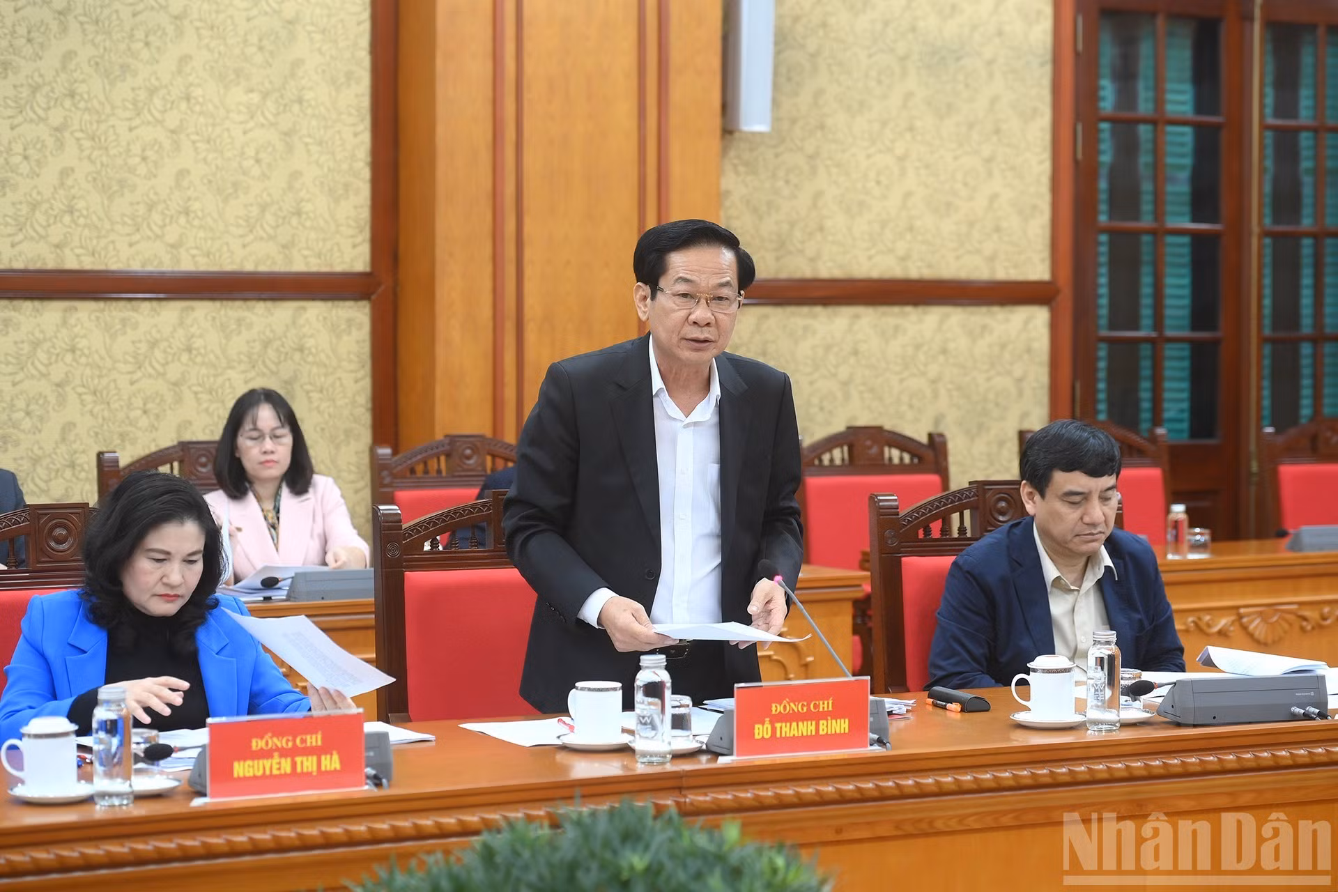 内务部部长杜青平在会上发表讲话。