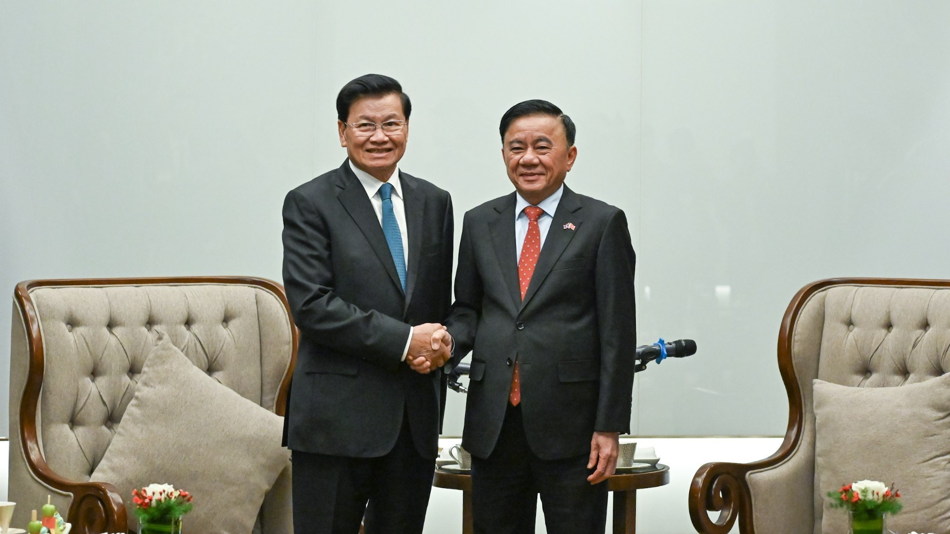 越共中央书记处常务书记陈锦秀与老挝人民革命党中央总书记、国家主席通伦·西苏里。