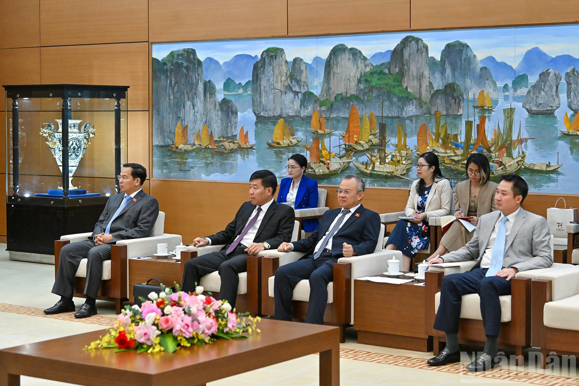 越南代表出席会议。 越南代表出席会议。