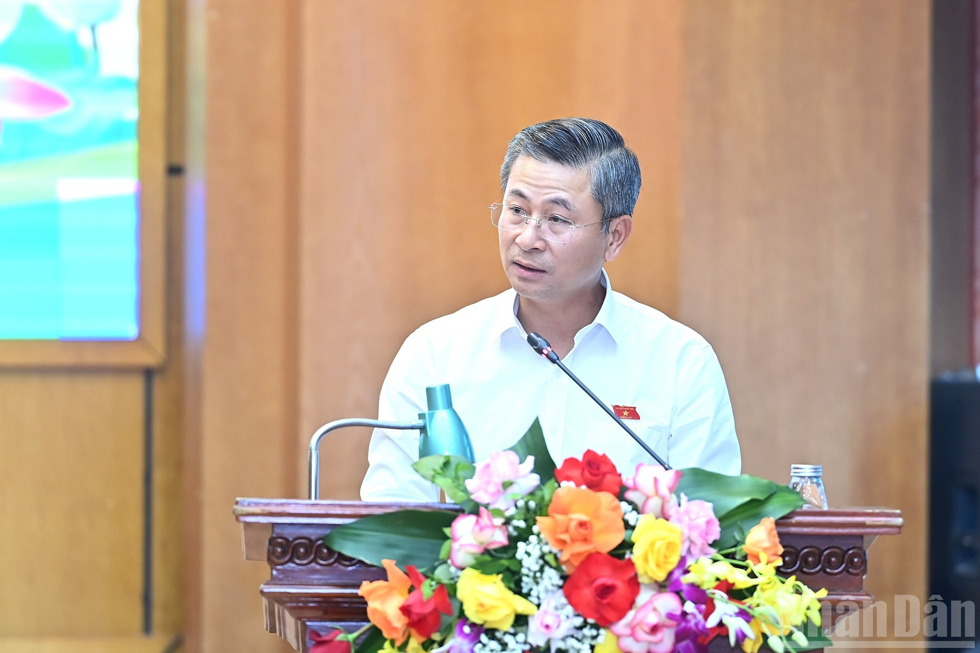 国会代表阮非常在会上发表讲话。 国会代表阮非常在会上发表讲话。