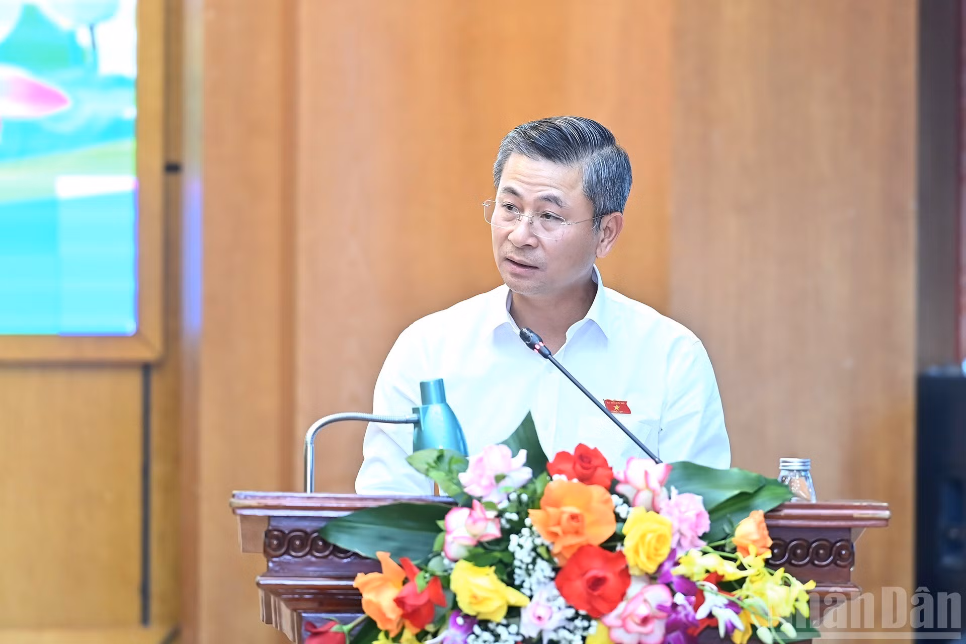 国会代表阮非常在会上发表讲话。