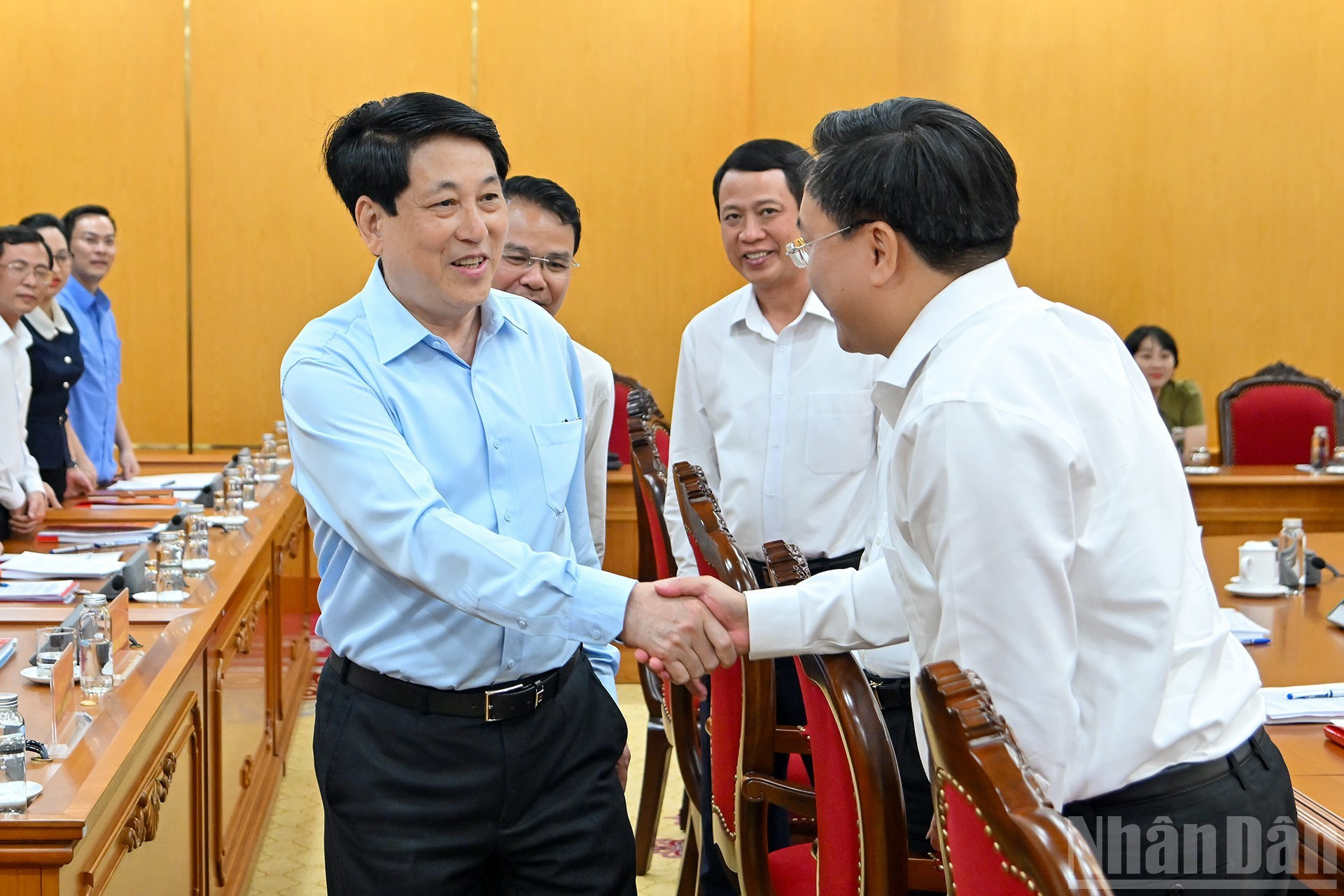 国家主席梁强同富寿省省委常委会代表。 国家主席梁强同富寿省省委常委会代表。