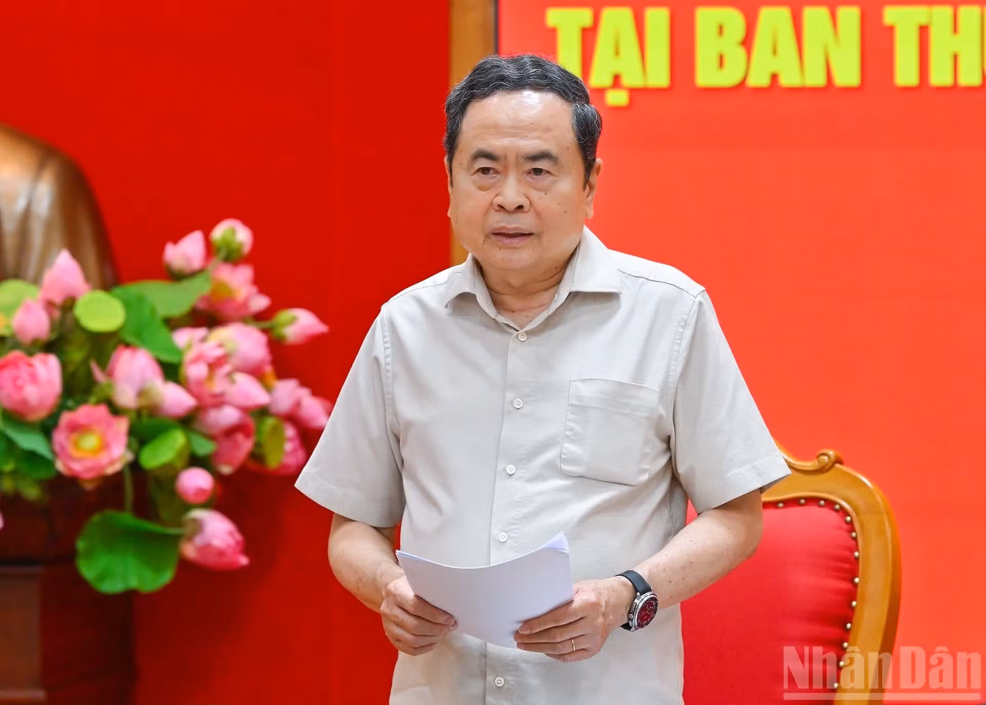 国会主席陈青敏在会上发表讲话。