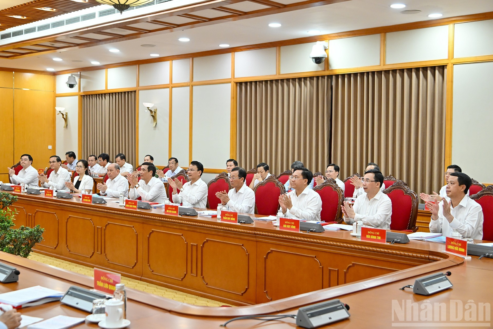 富寿省省委常委会代表出席工作会议。 富寿省省委常委会代表出席工作会议。