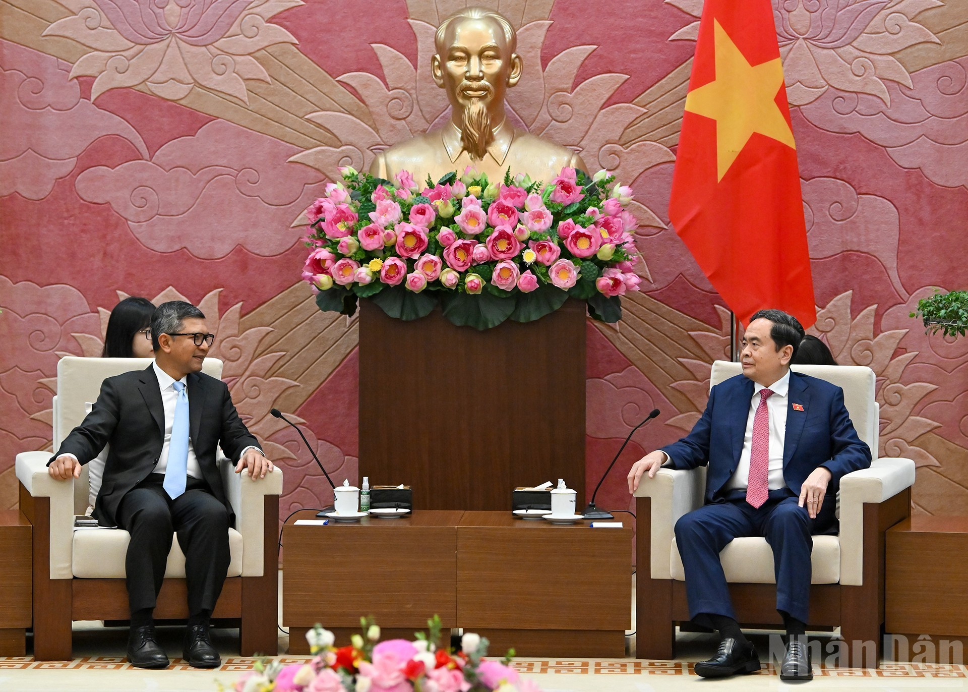 越南国会主席陈青敏会见印尼驻越南大使丹尼·阿卜迪。 越南国会主席陈青敏会见印尼驻越南大使丹尼·阿卜迪。