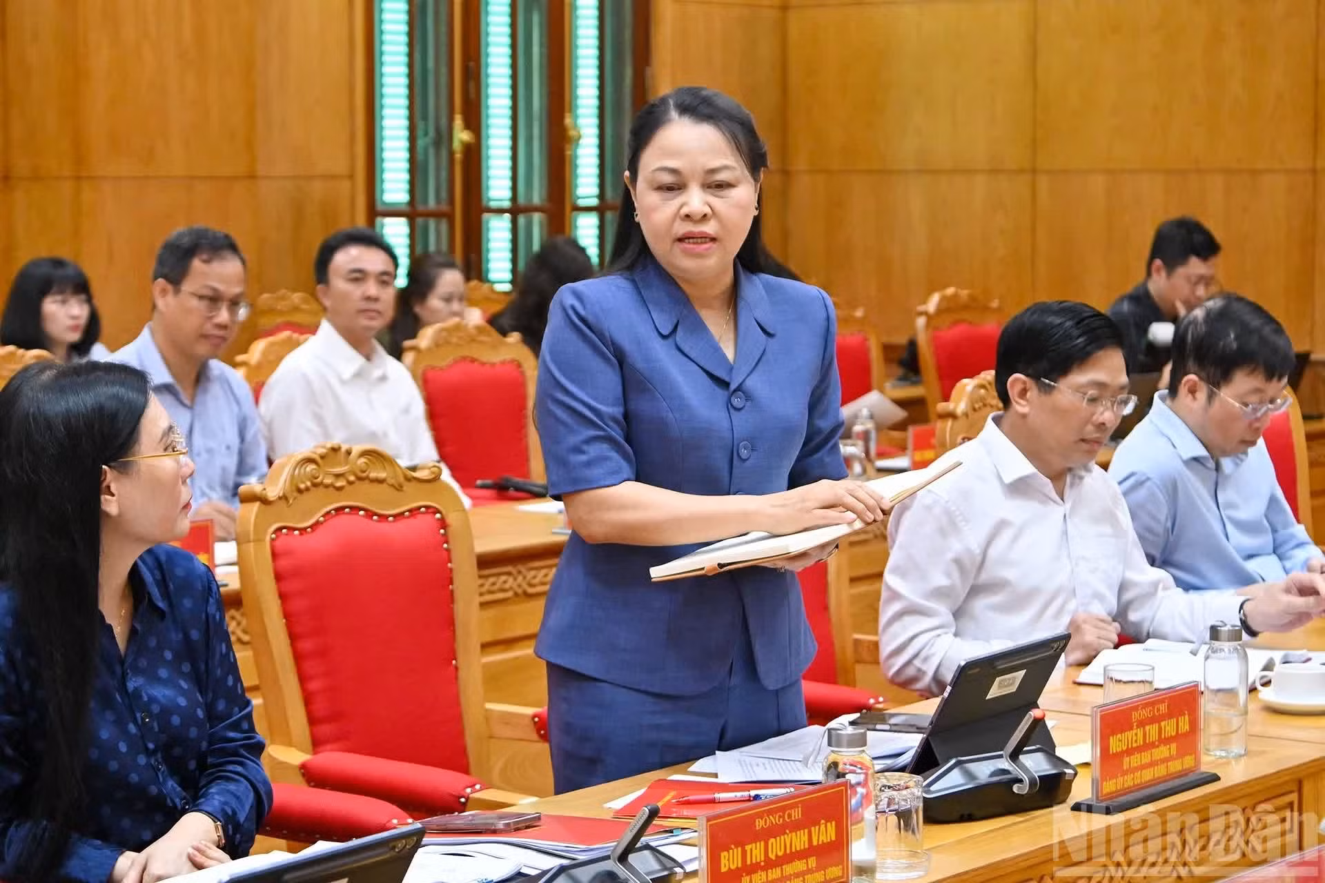 越共中央办公厅常务副主任阮氏秋河在会上发表讲话。