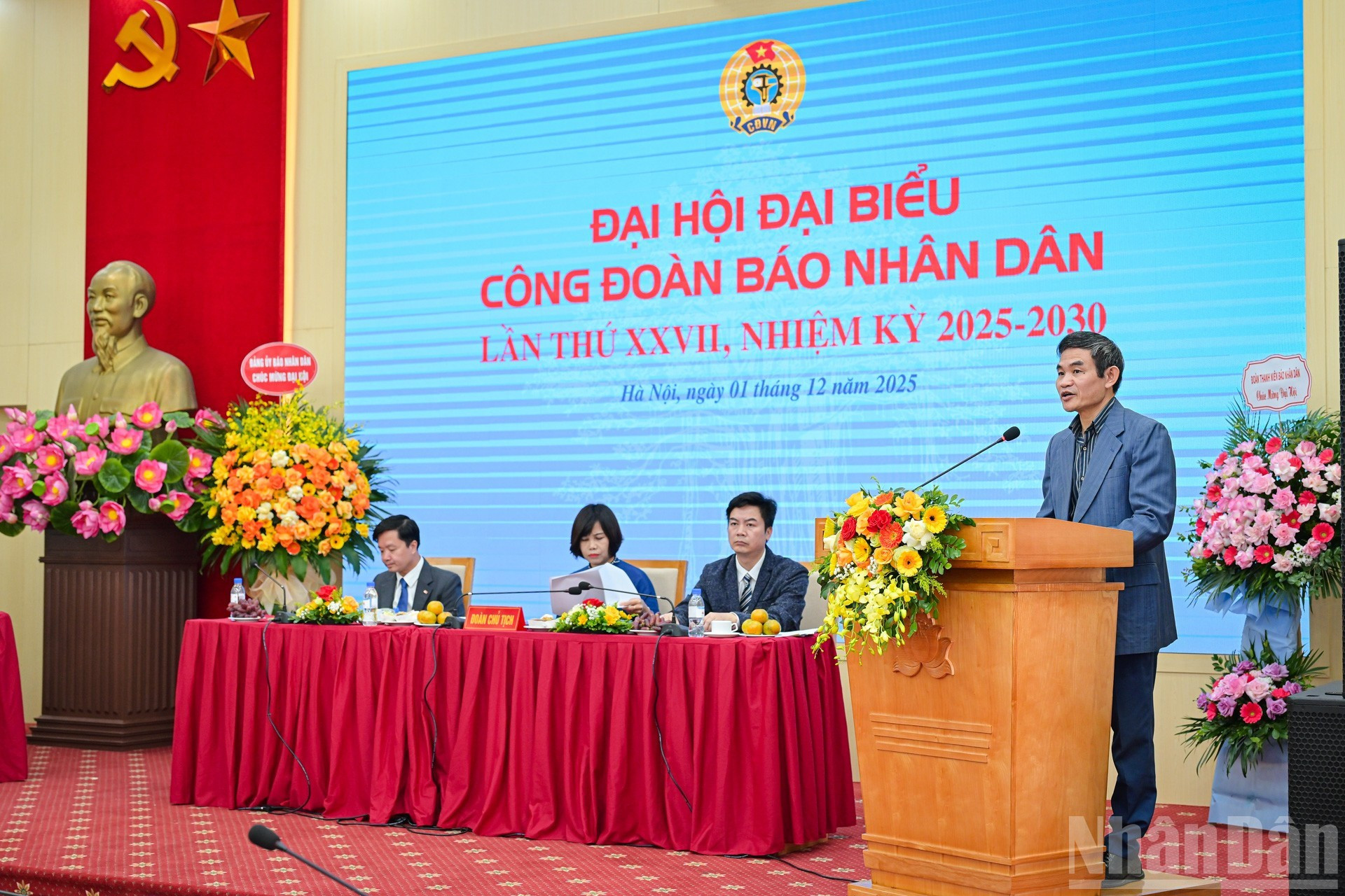 大会听取了各直属工会组织的报告。