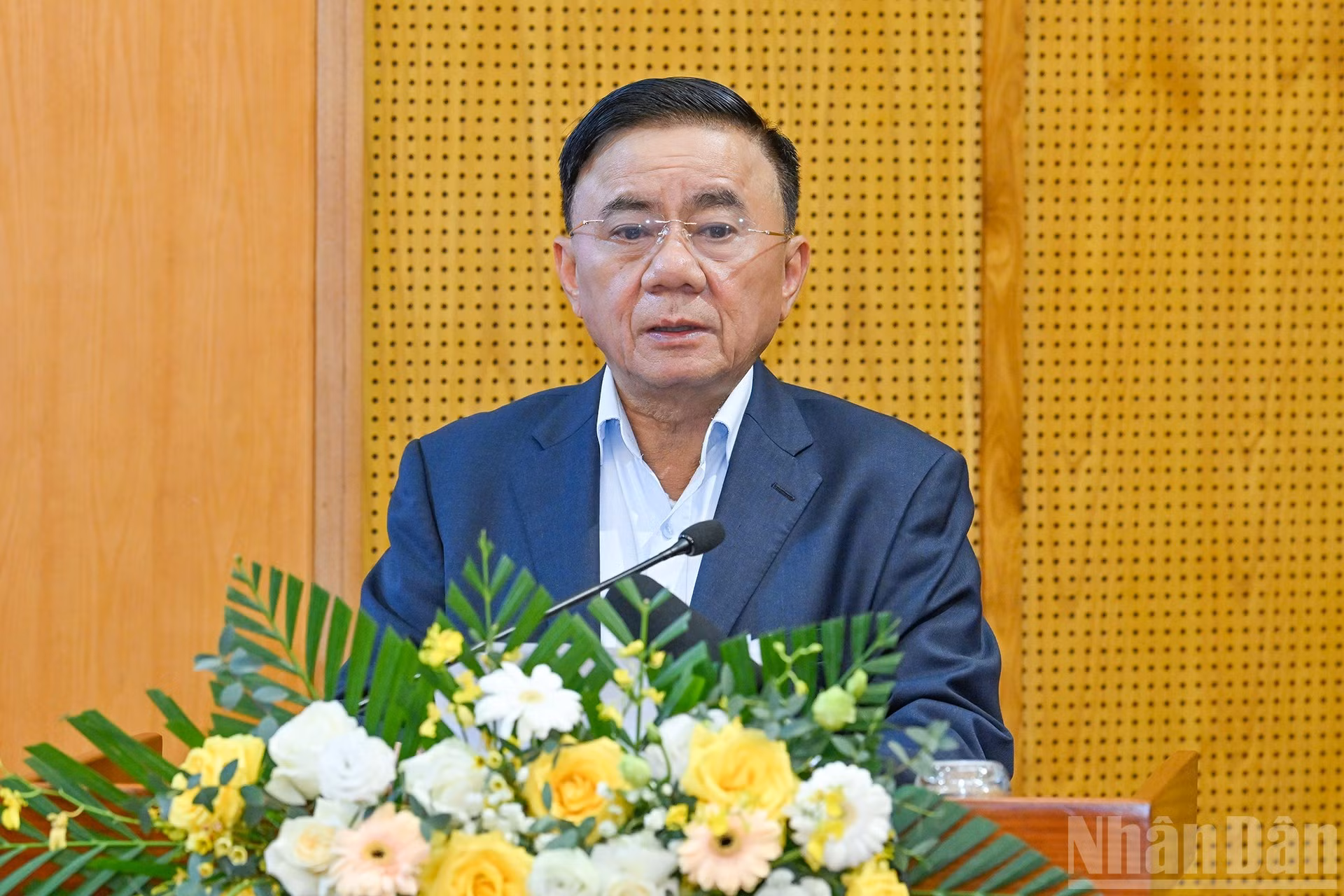 越共中央书记处常务书记陈锦秀在会上发表讲话。