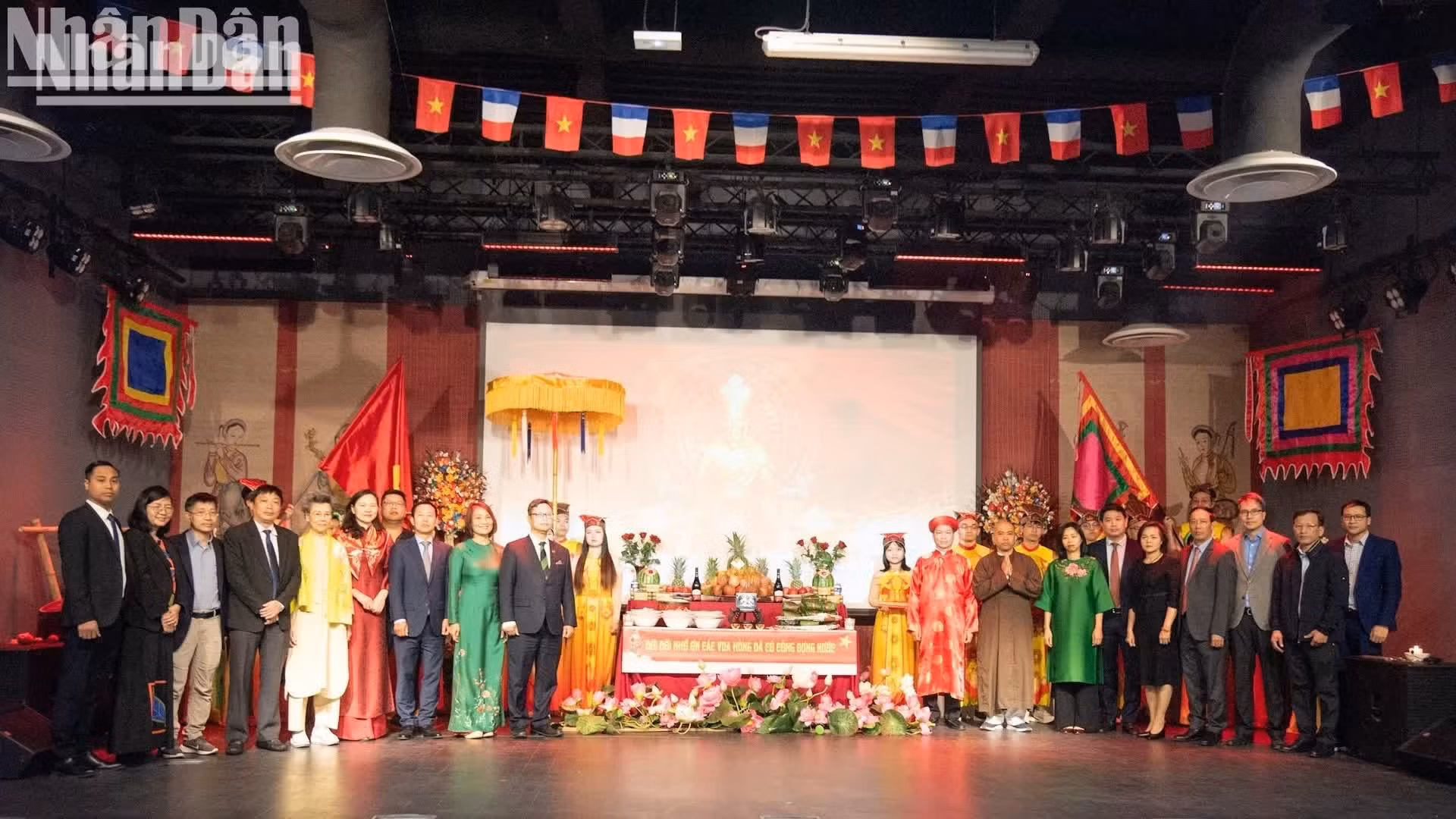今天的雄王祭祖日不仅是缅怀和感恩祖先的契机，更是联结社群的情感纽带，有助于将越南文化价值传承给后代子孙并向国际朋友传播。
