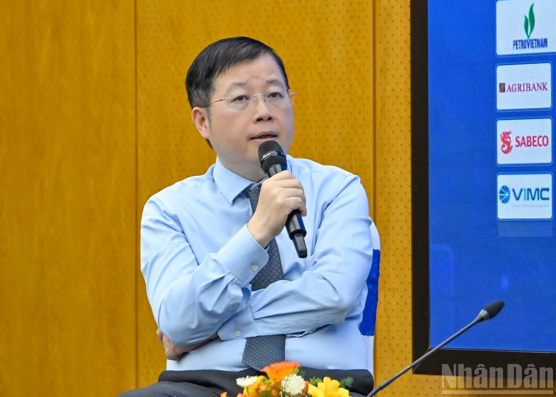 越南电视台台长阮青林在讨论会上发表讲话。