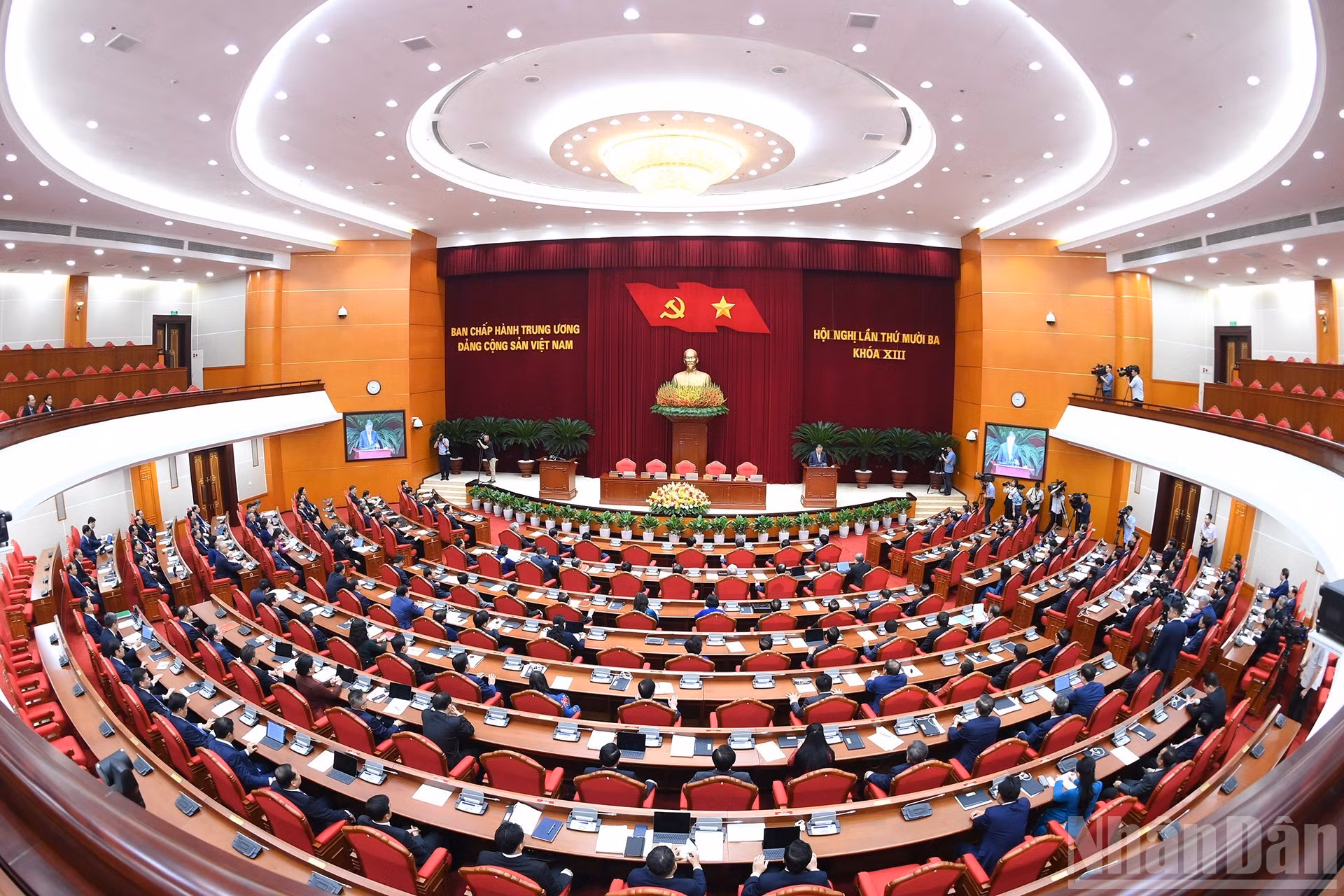 越南共产党第十三届中央委员会第十三次会议闭幕会场景。