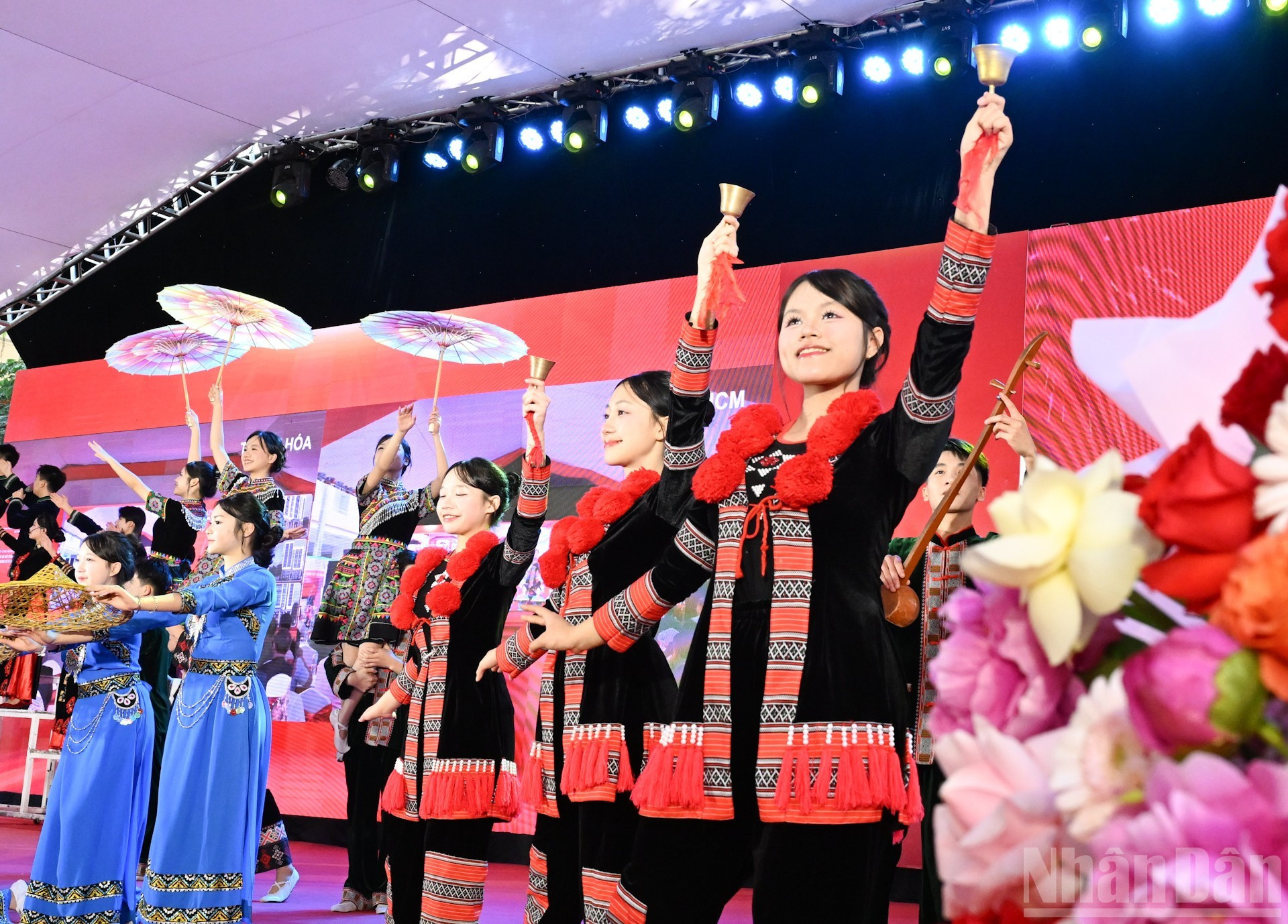 在仪式上演出的艺术节目。