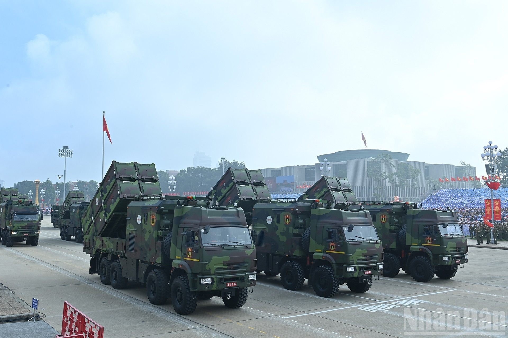 由Viettel研究和生产的“长山”导弹系统是海岸防御体系的核心组成部分之一，具备计算射击诸元和自动确定导弹弹道的能力。