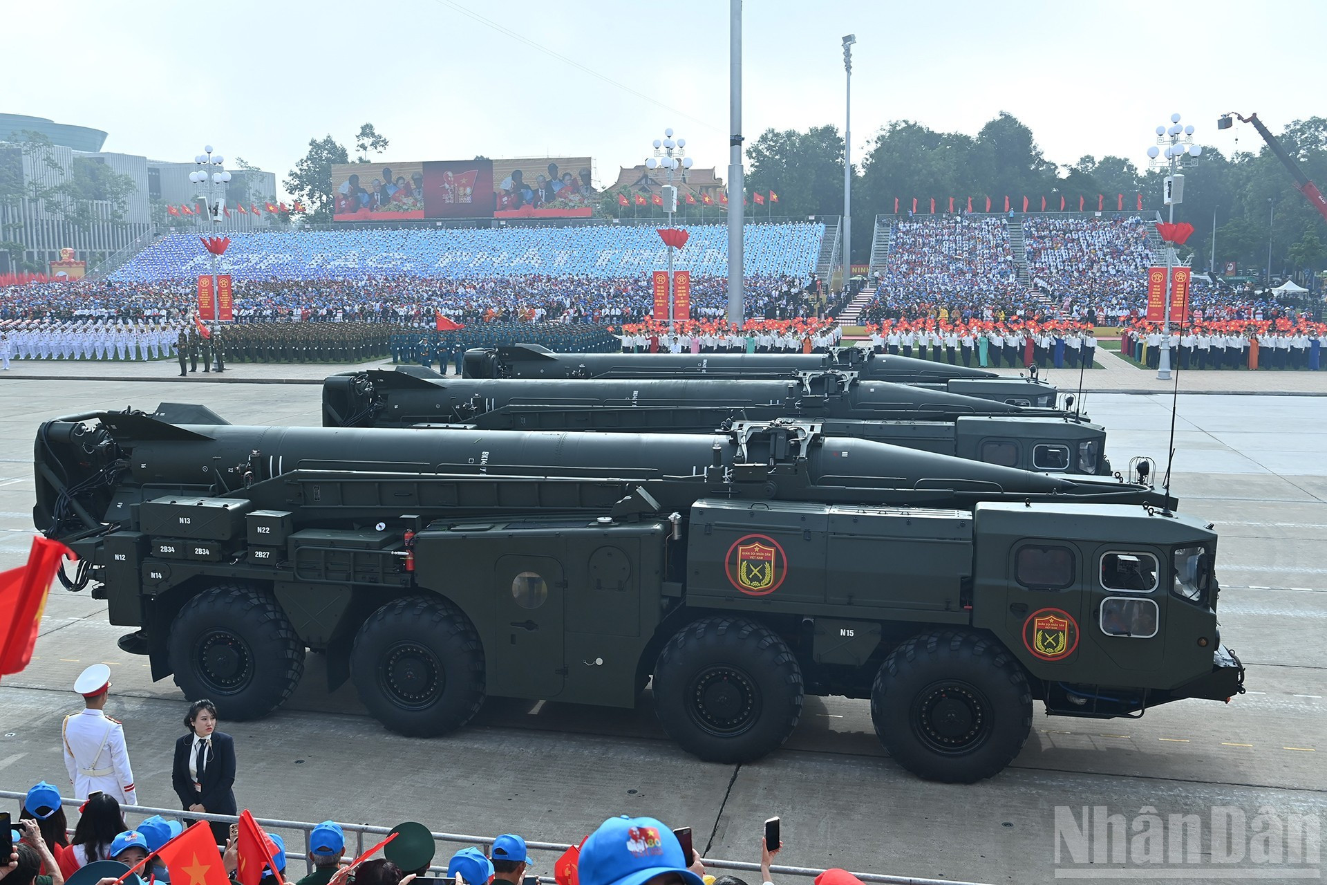 巴亭广场上的海军兵种先进的Redut-M岸基导弹系统。