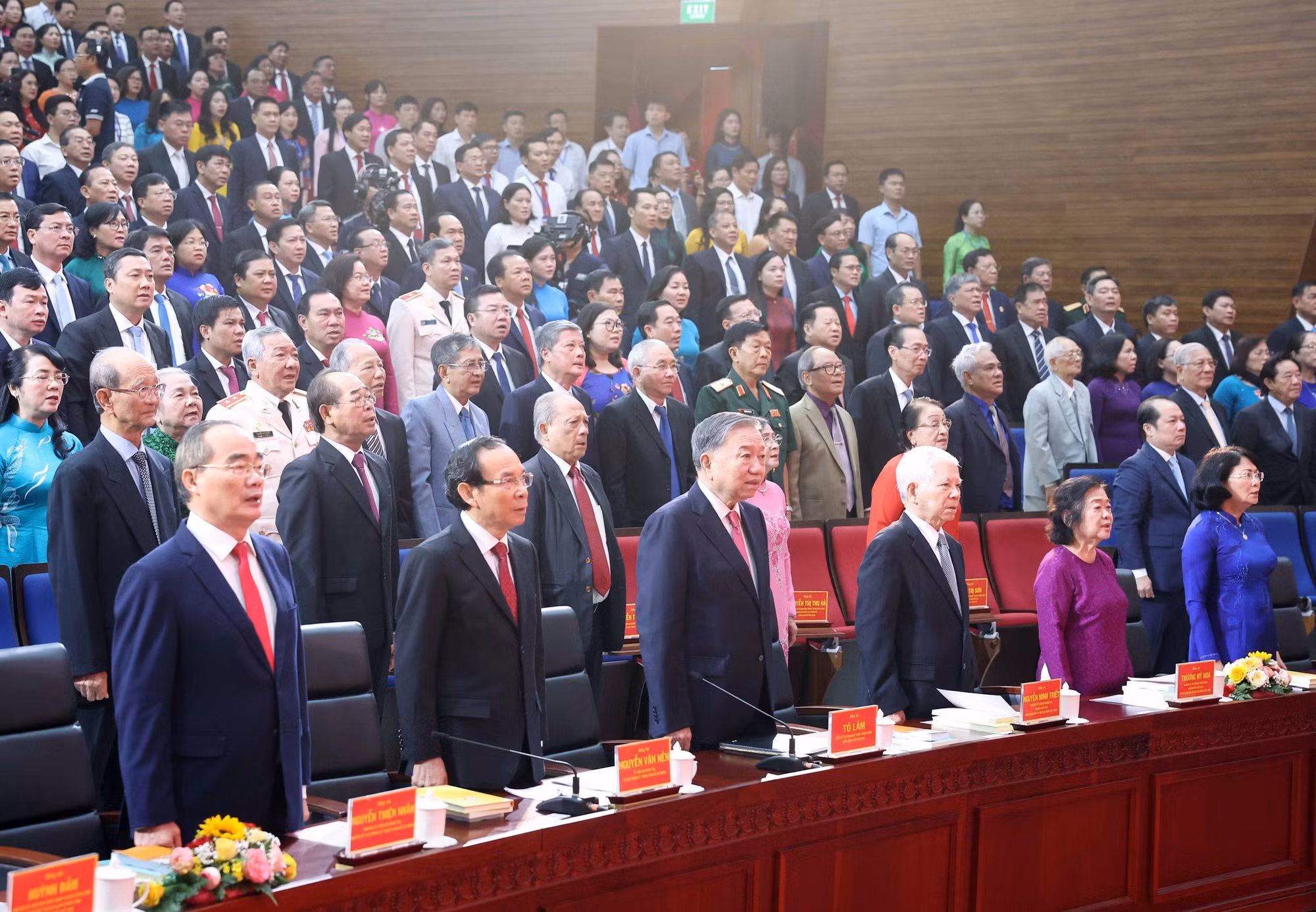 苏林总书记以及越南党和国家领导、前领导出席仪式。（图片来源：越通社）