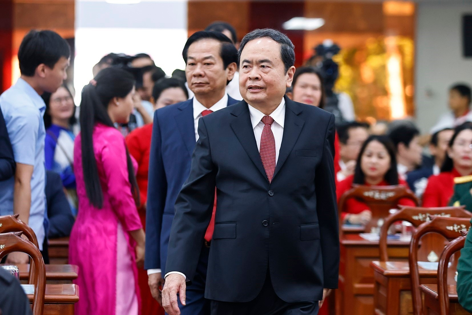 越南国会主席陈青敏出席在芹苴市举行的决议公布仪式。(图片来源:越通社) 越南国会主席陈青敏出席在芹苴市举行的决议公布仪式。(图片来源:越通社)