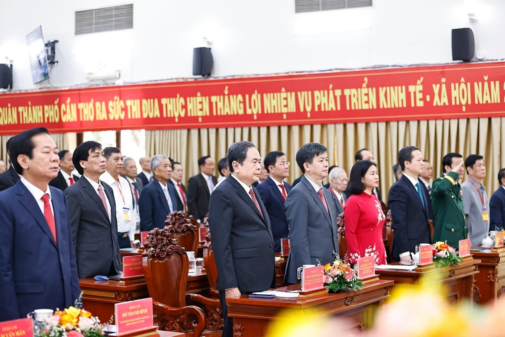 越南国会主席陈青敏出席在芹苴市举行的决议公布仪式。(图片来源:越通社) 越南国会主席陈青敏出席在芹苴市举行的决议公布仪式。(图片来源:越通社)